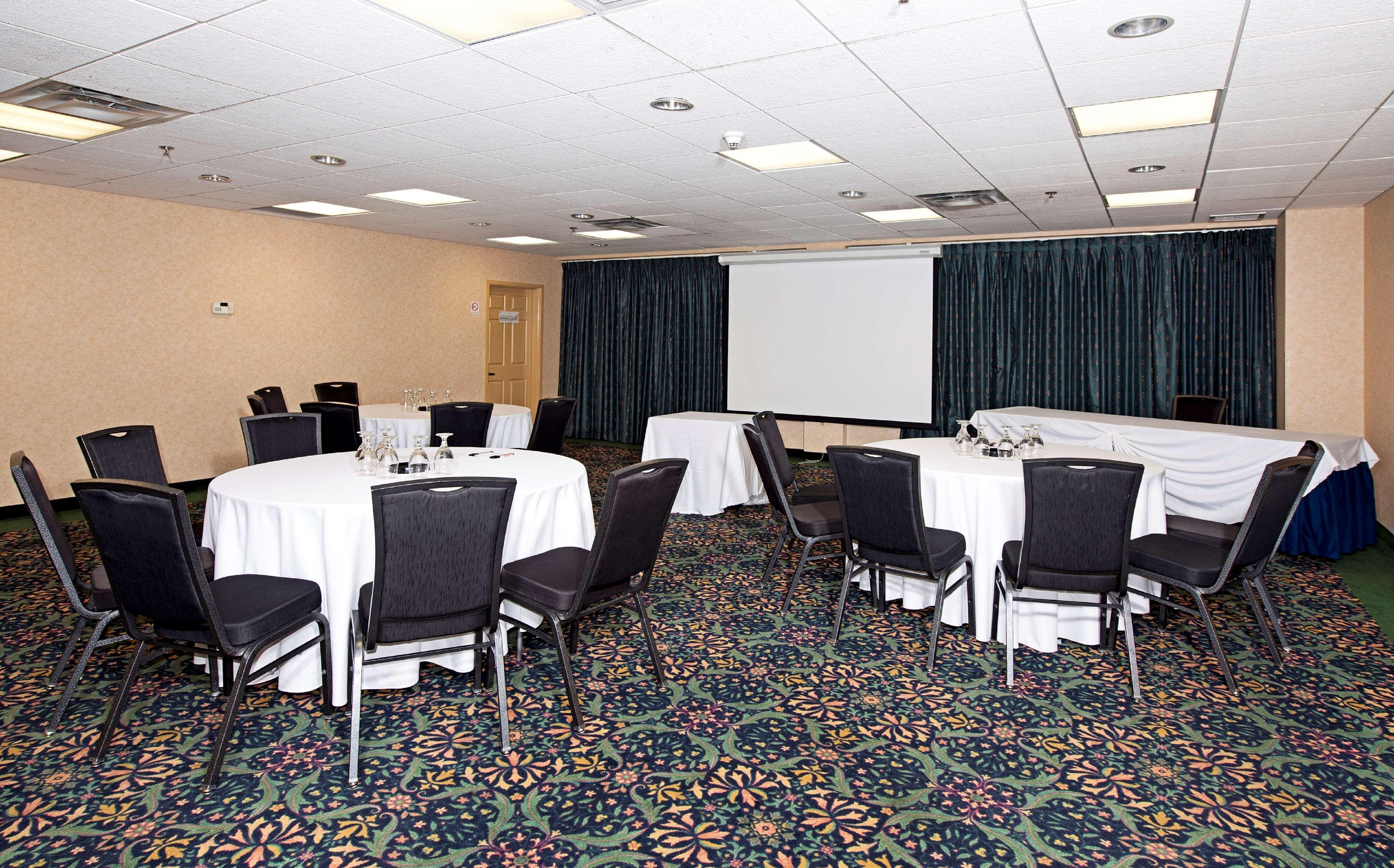 Hotel Hampton By Hilton 3*