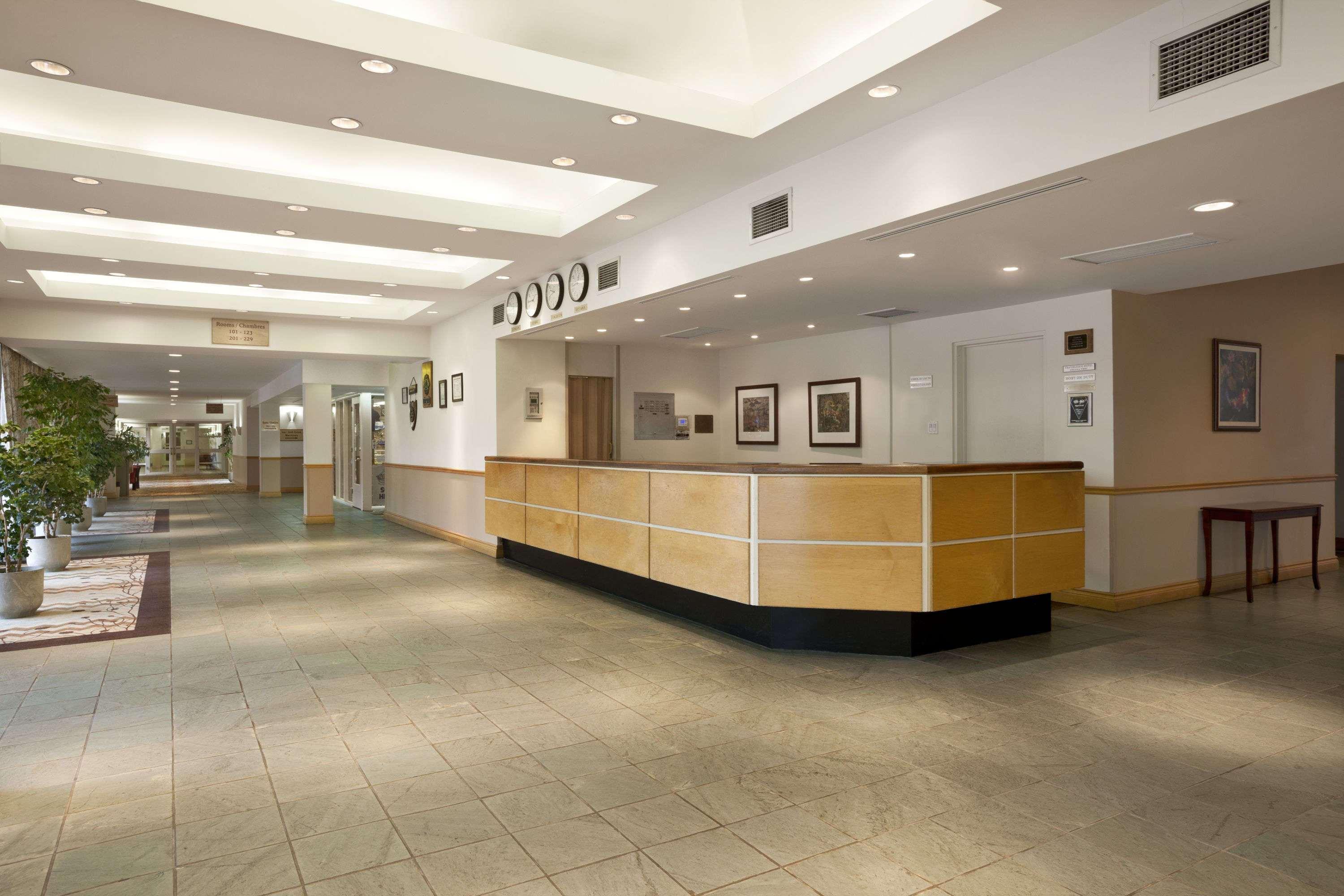 Travelodge By Wyndham West