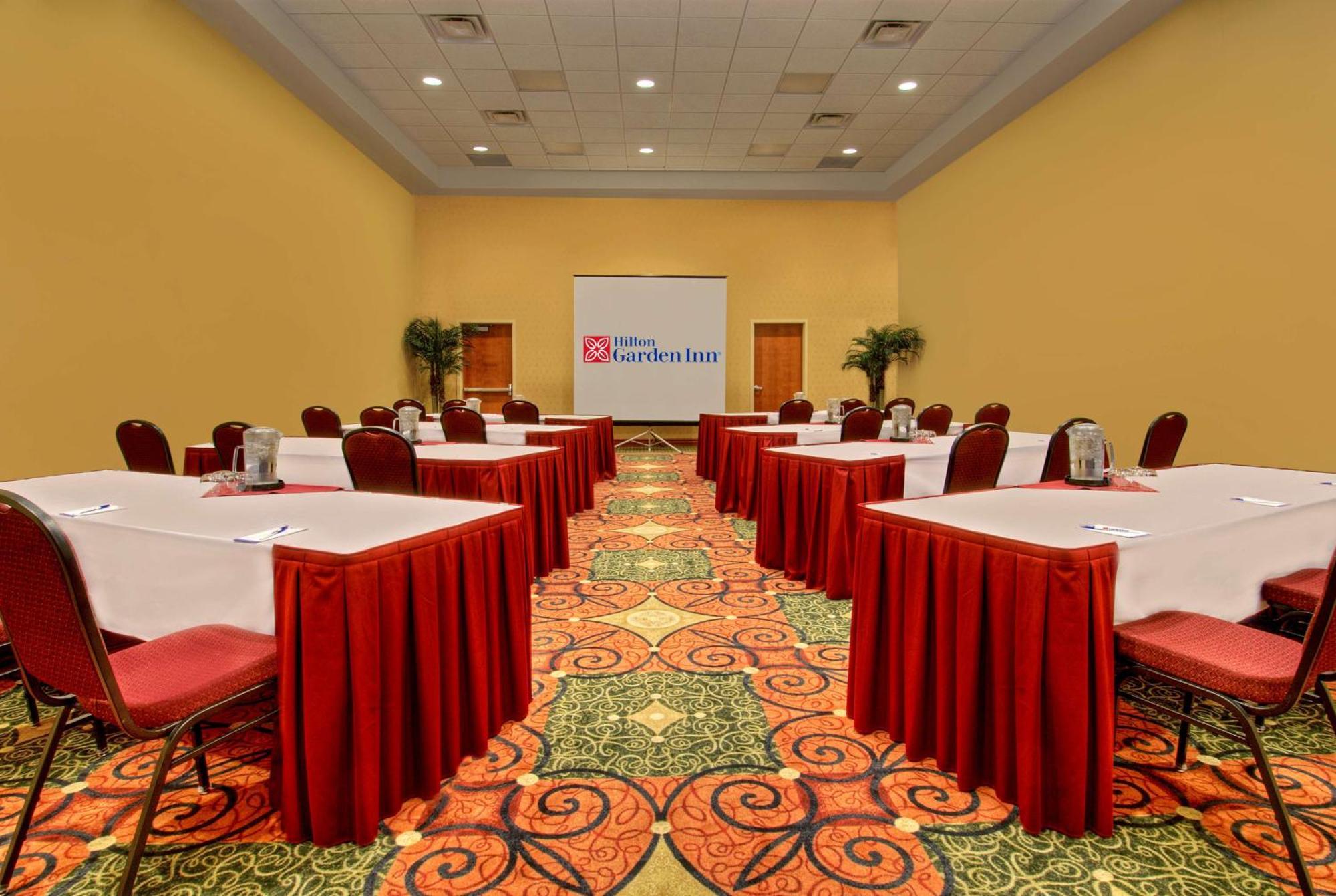 Hilton Garden Airport Hotel 3*