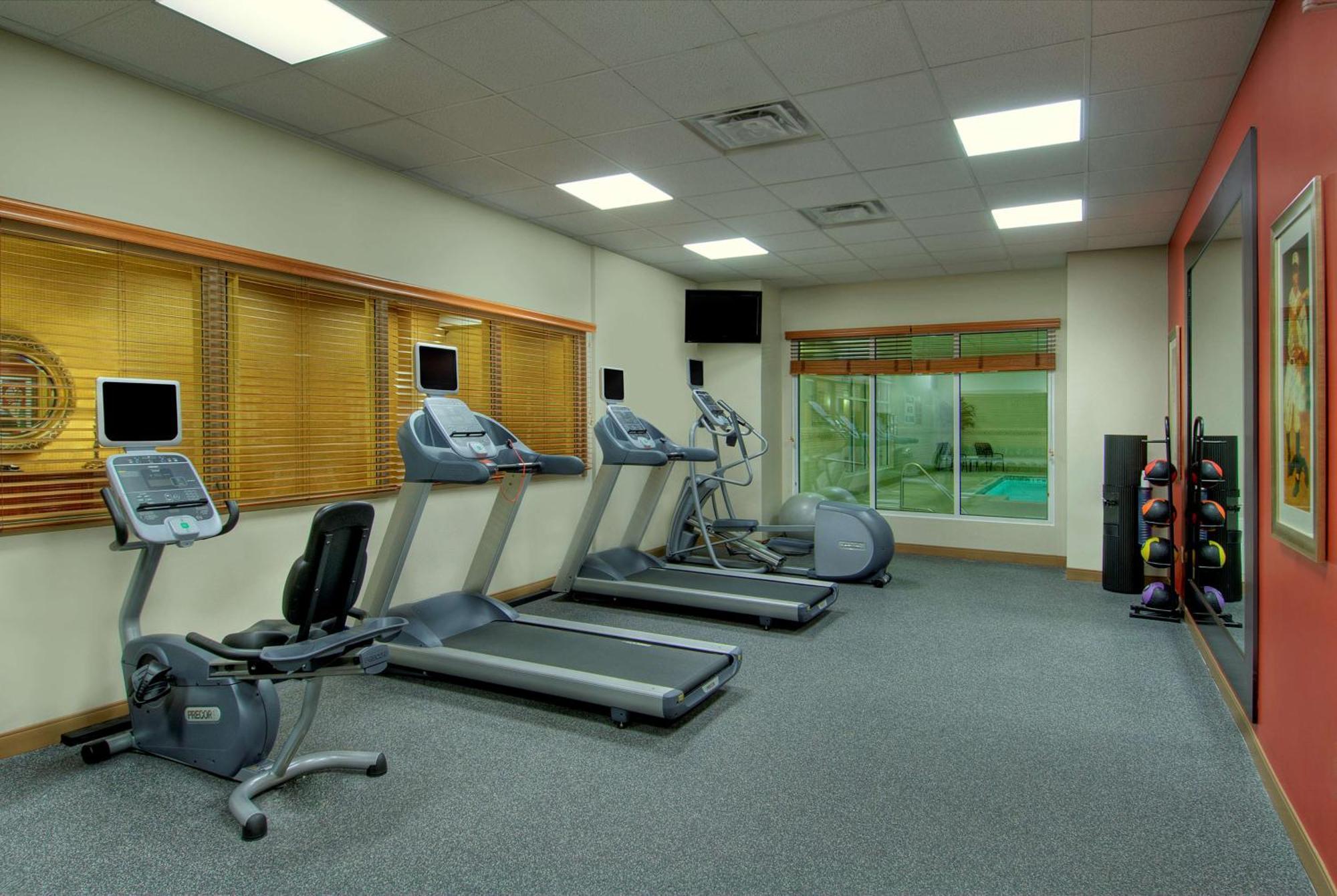 Hilton Garden Airport Hotel 3*