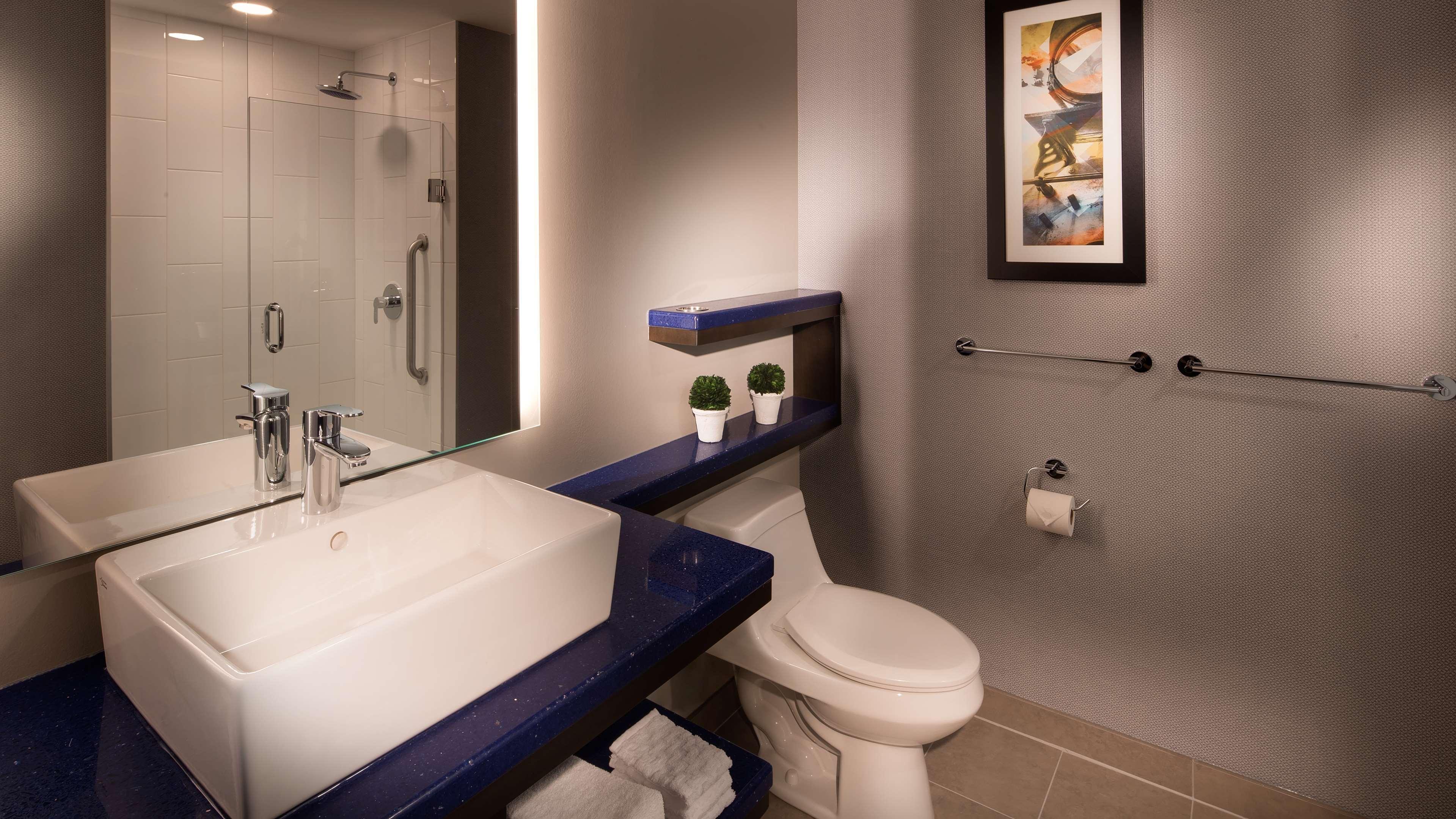 Hotel Glo Western Kanata West Ottawa