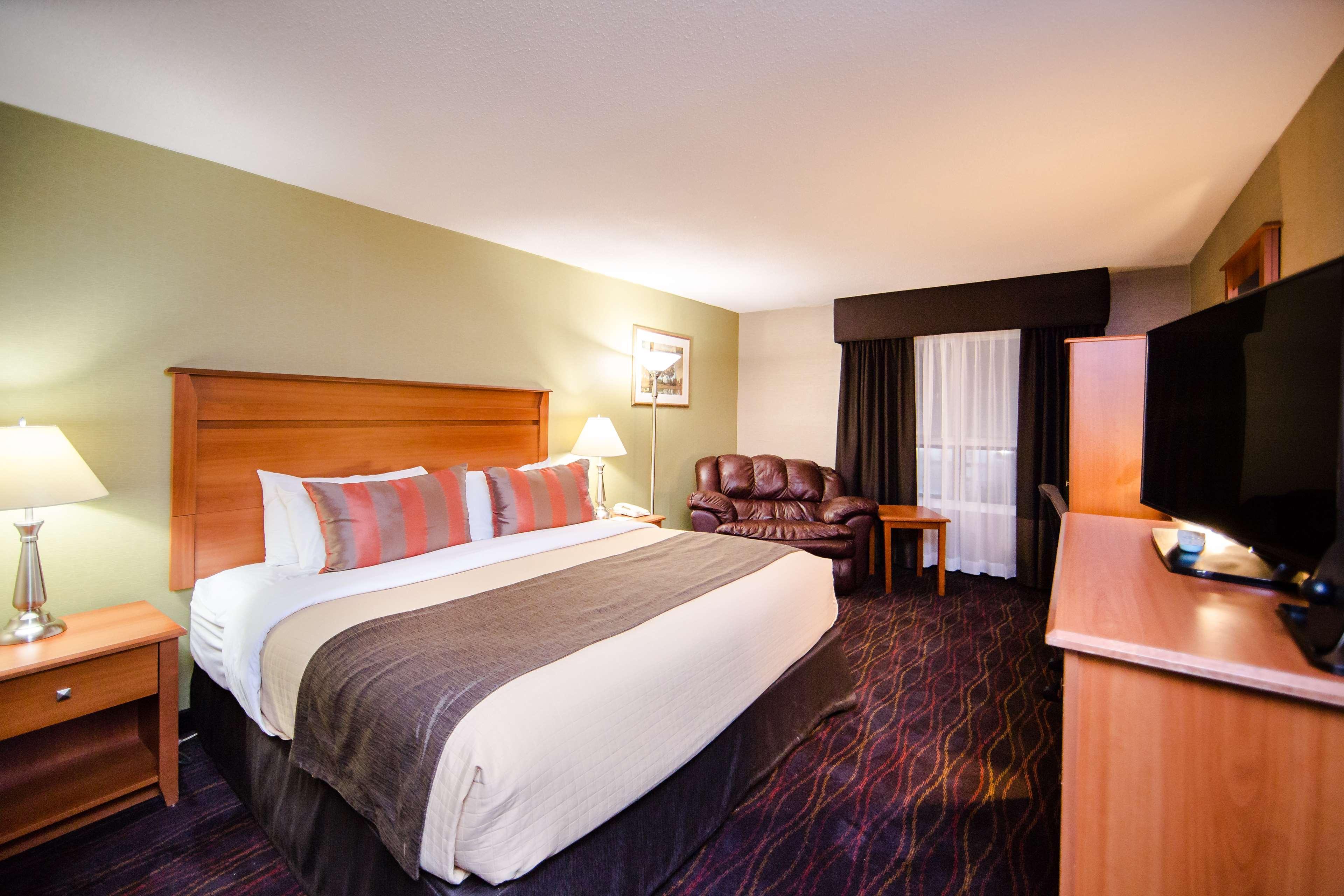 Western Kanata And Conference Centre Hotel 3*
