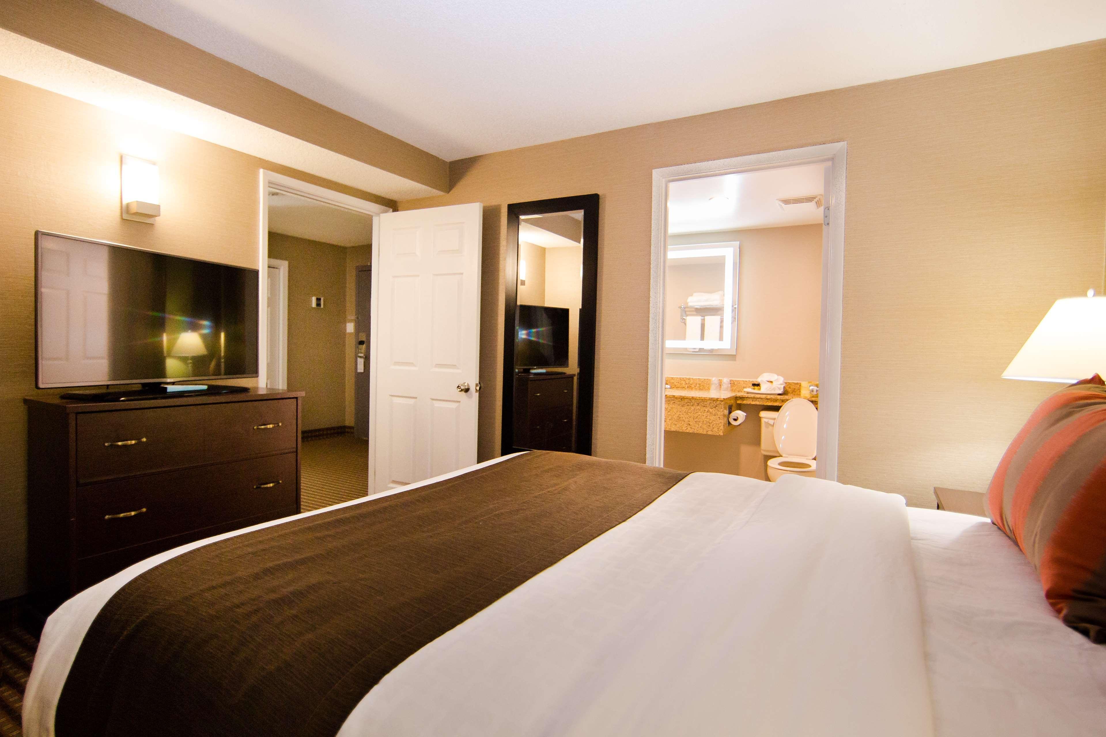 Western Kanata And Conference Centre Hotel 3*
