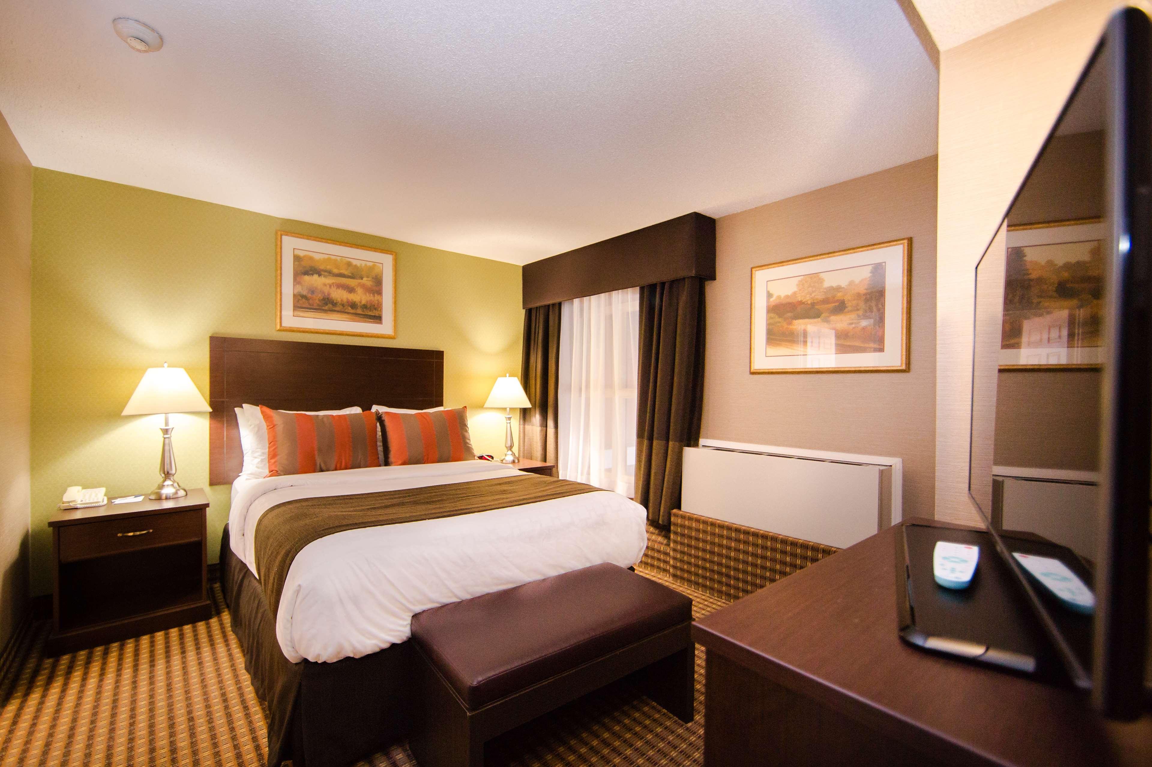 Western Kanata And Conference Centre Hotel 3*