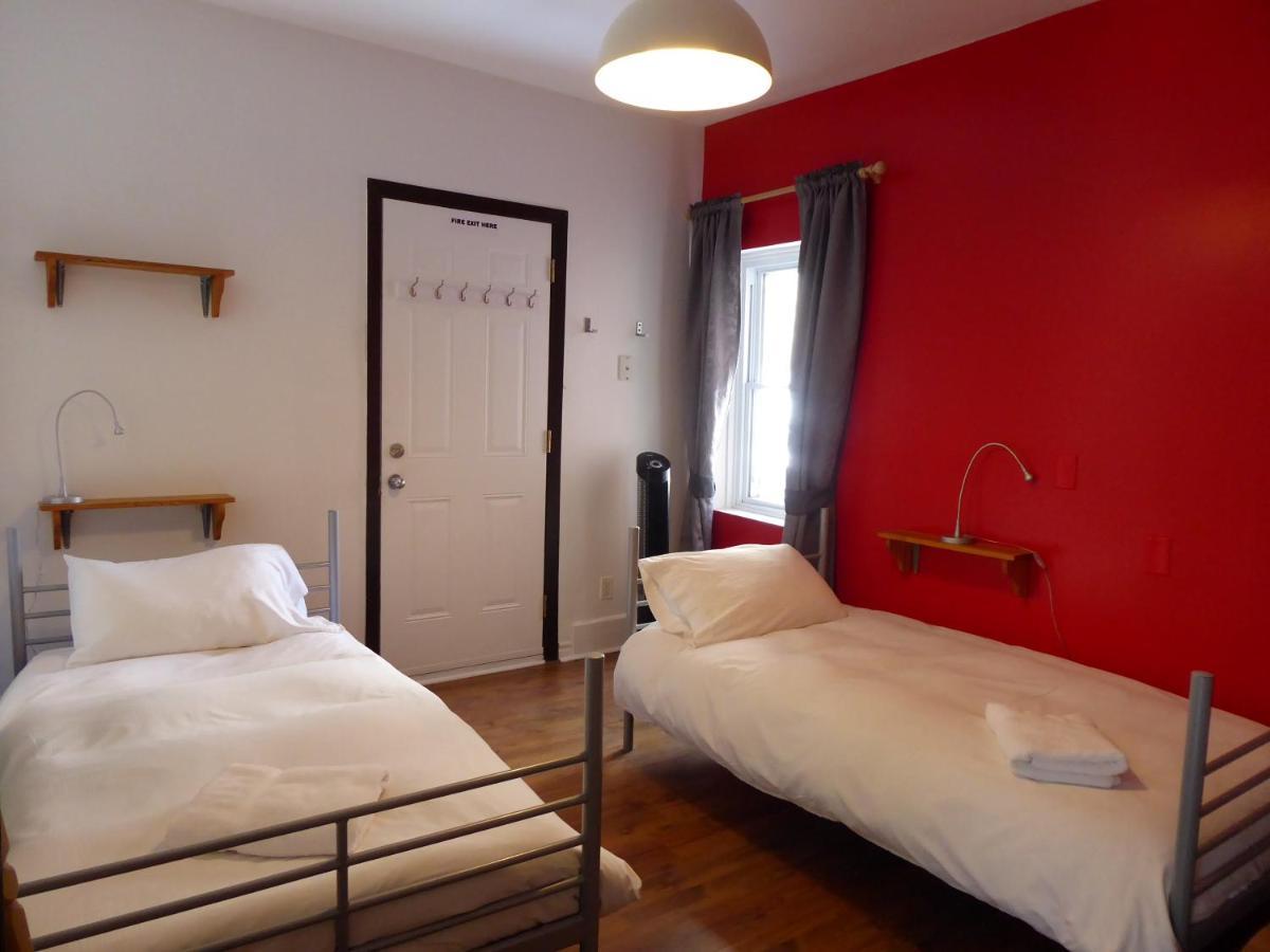Barefoot Hostel *