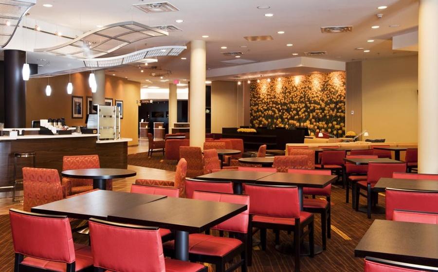 Courtyard By Marriott East Hotel