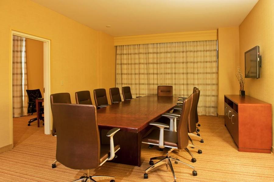 Hotel Courtyard By Marriott East