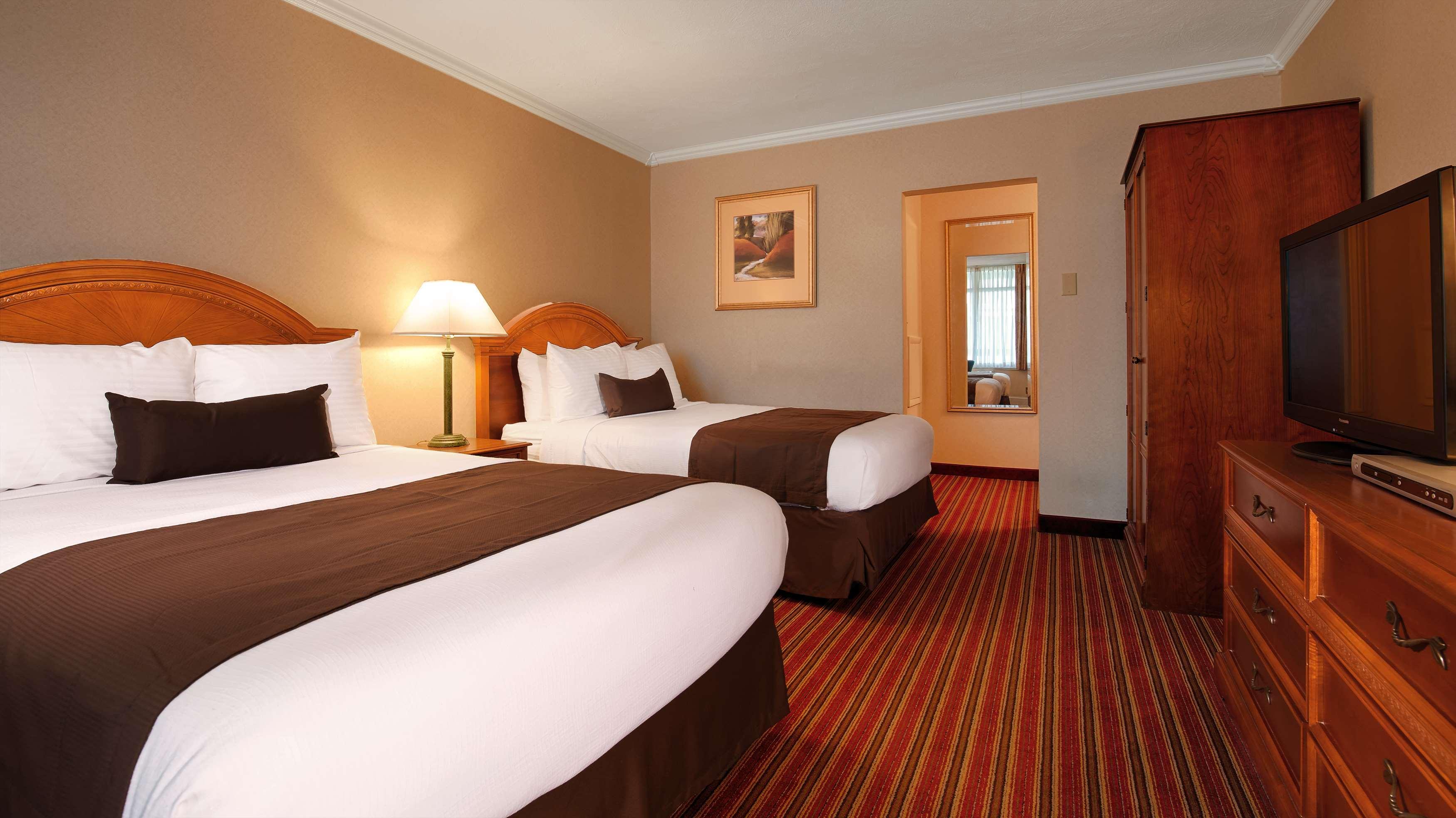 Western Kanata And Conference Centre 3*