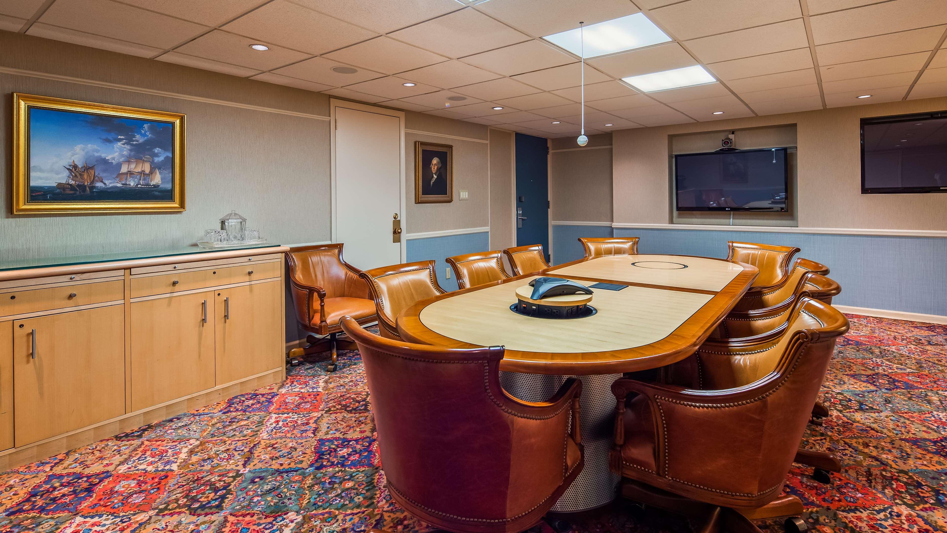 Western Kanata And Conference Centre 3*