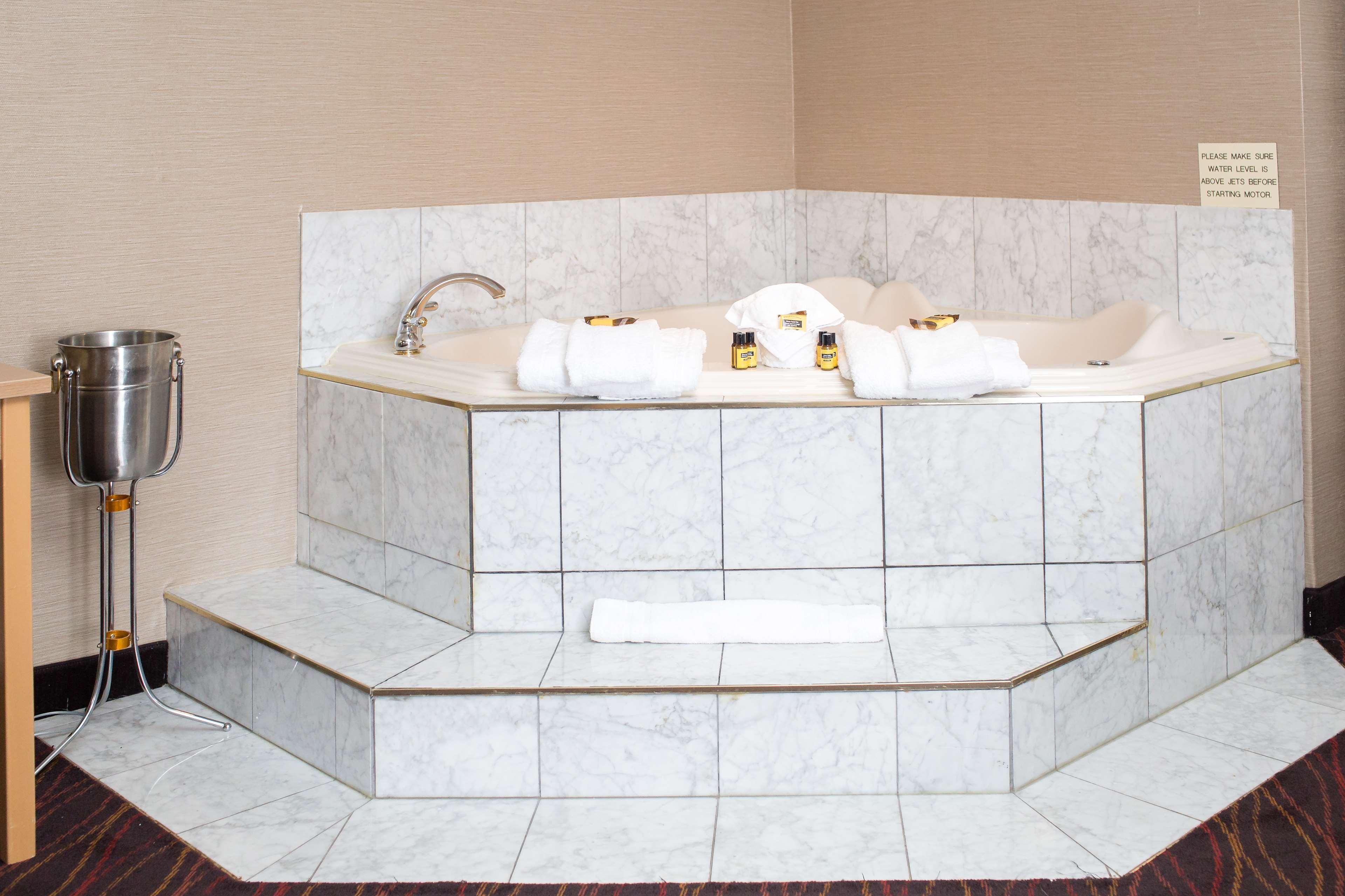 Western Kanata And Conference Centre 3*