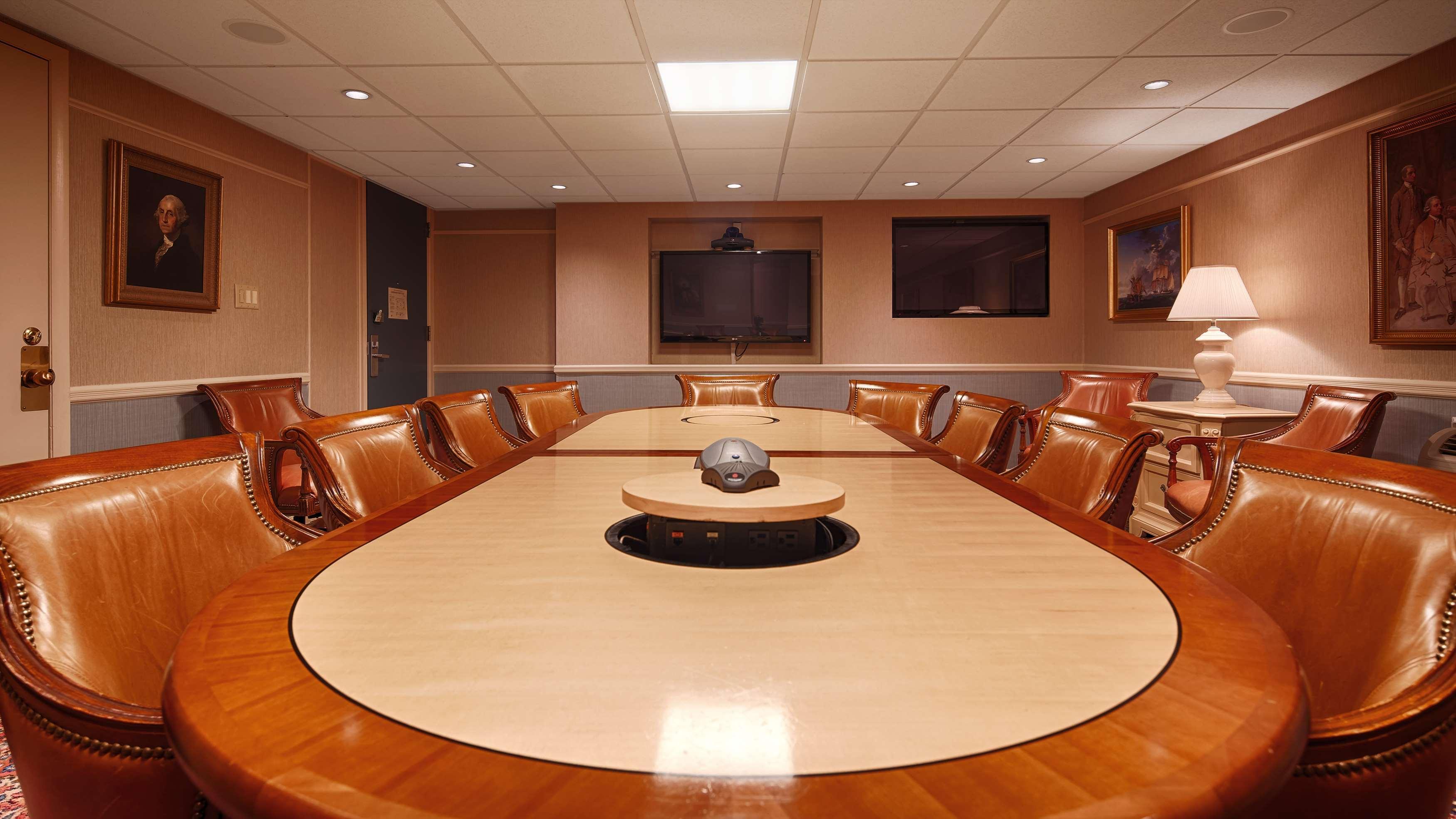 Western Kanata And Conference Centre 3*