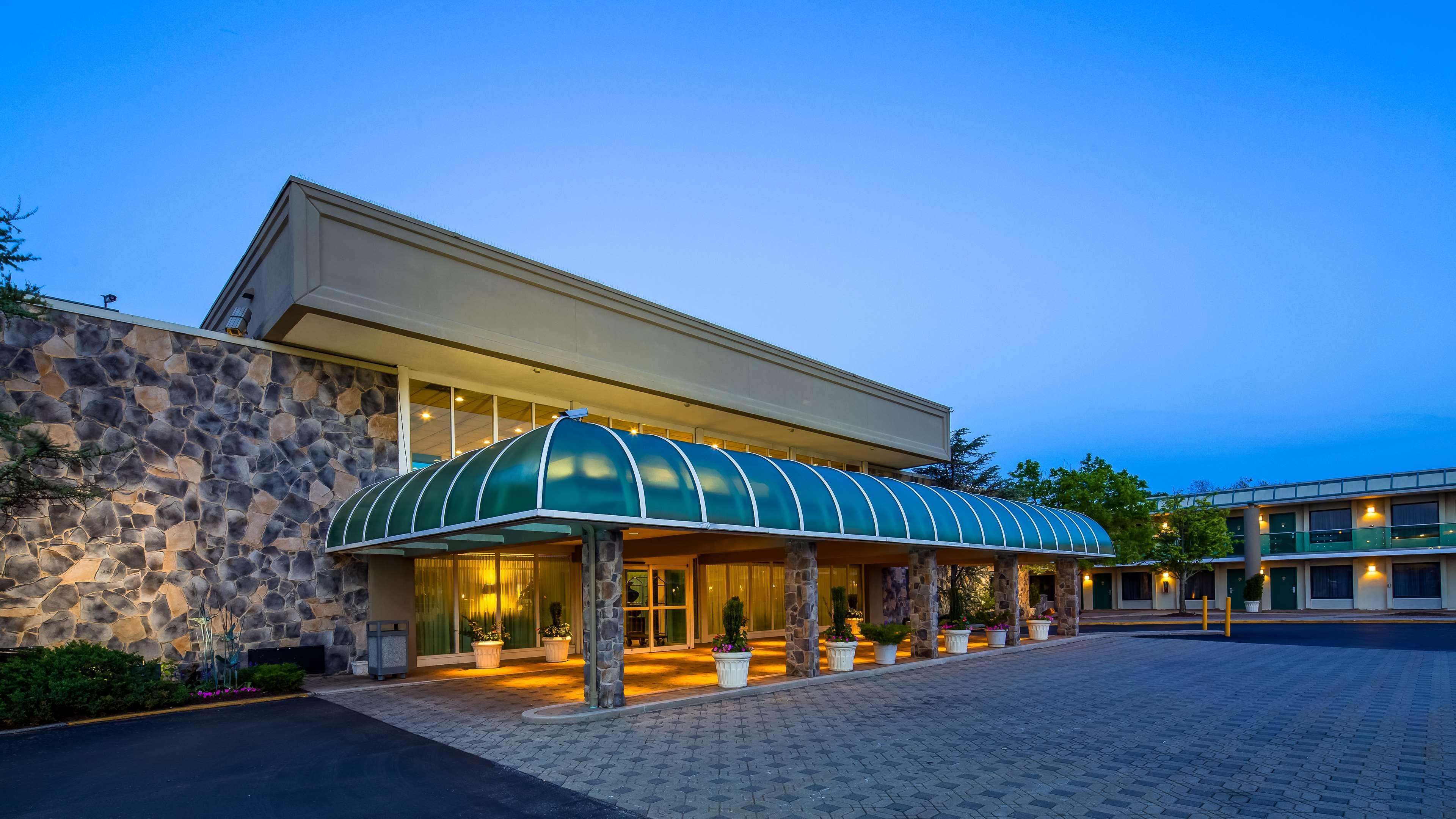Western Kanata And Conference Centre Hotel