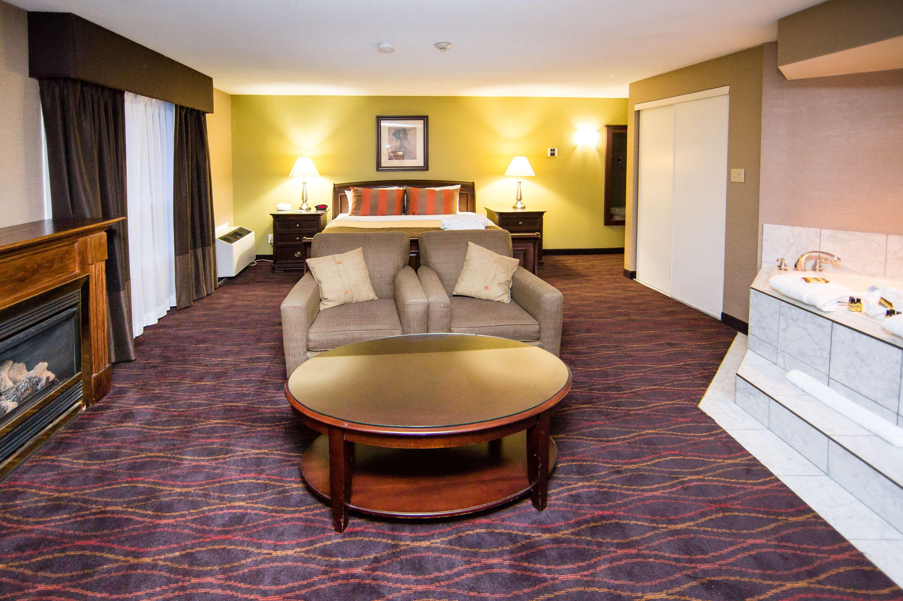 Western Kanata And Conference Centre Hotel