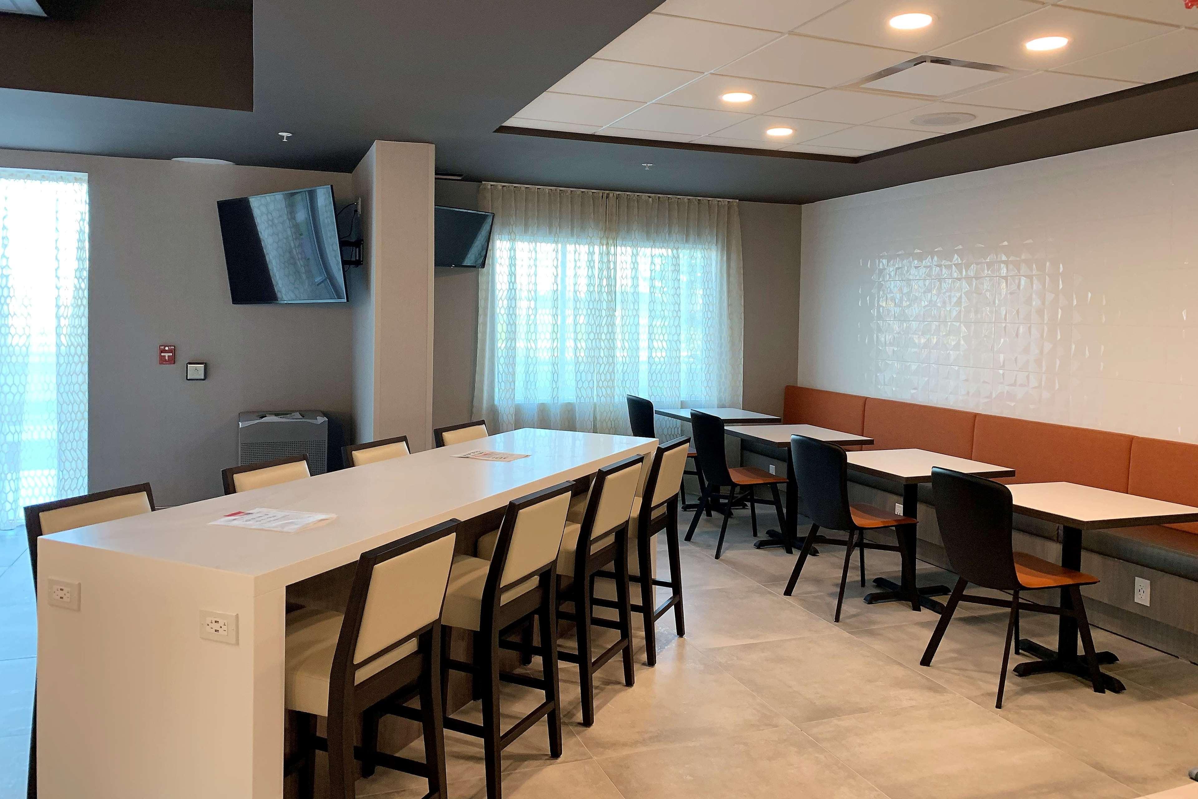 Hotel Wingate By Wyndham Kanata West 3*