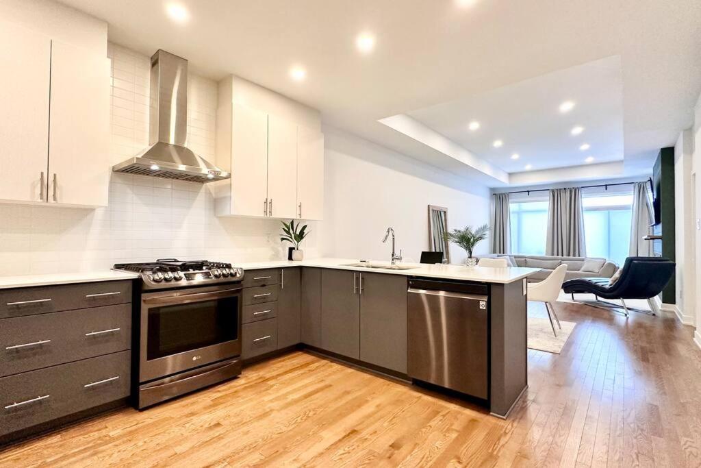 Capital's Retreat: King Suite, Smart Home, Wfh Holiday home *
