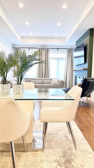 Capital's Retreat: King Suite, Smart Home, Wfh Holiday home Ottawa