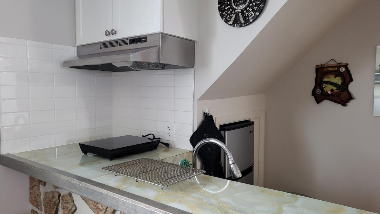 Private Trendy Studio With Fireplace *
