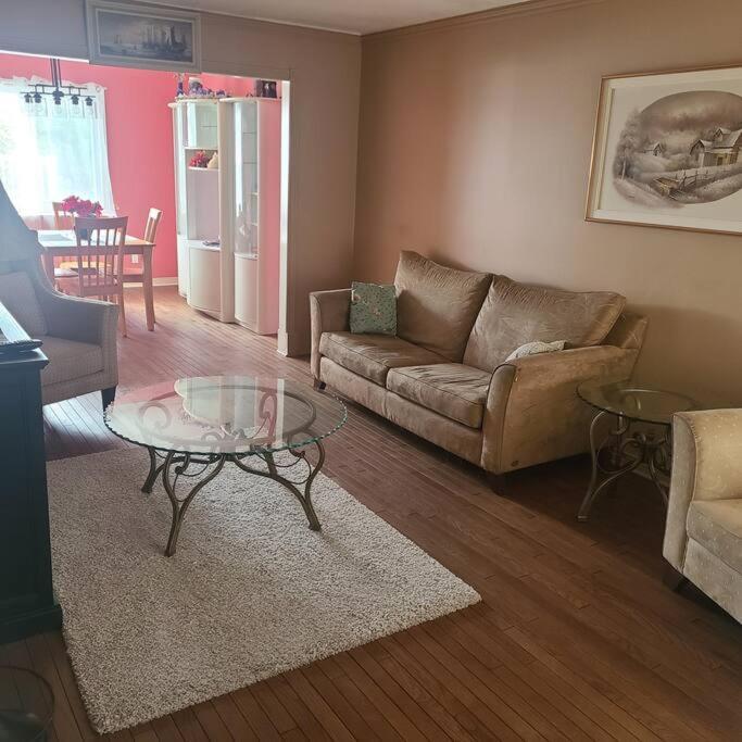 Apartment Entire 9 Person House With Sky Light *