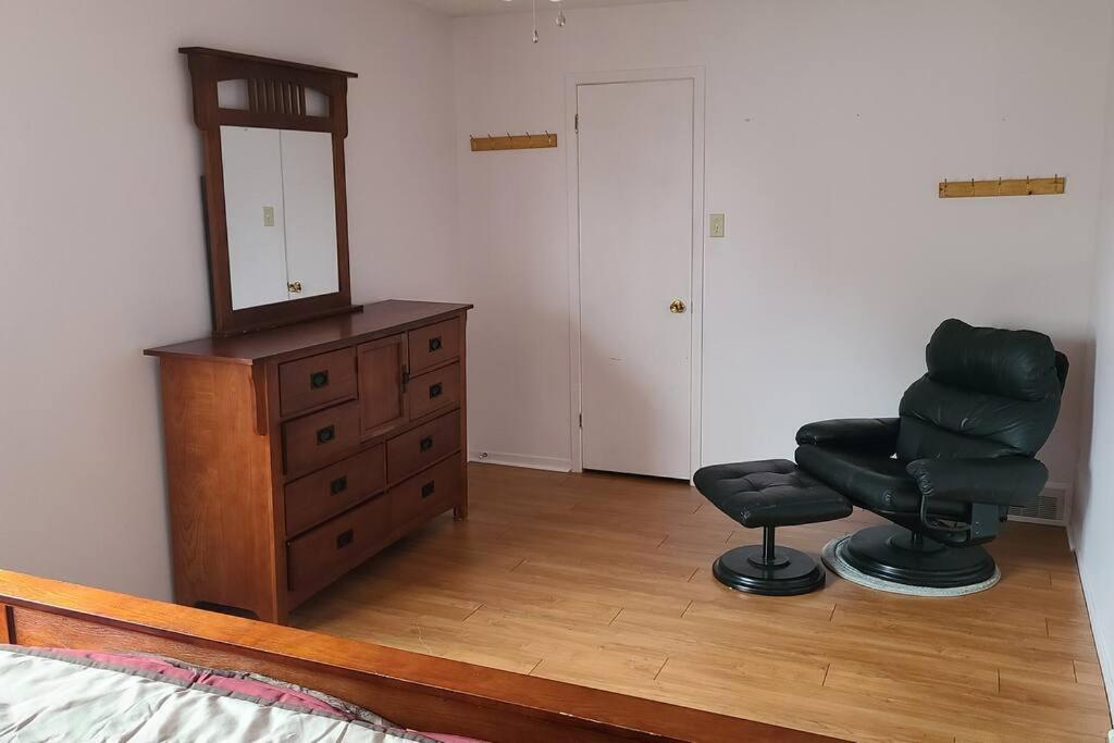 Apartment Entire 9 Person House With Sky Light Ottawa