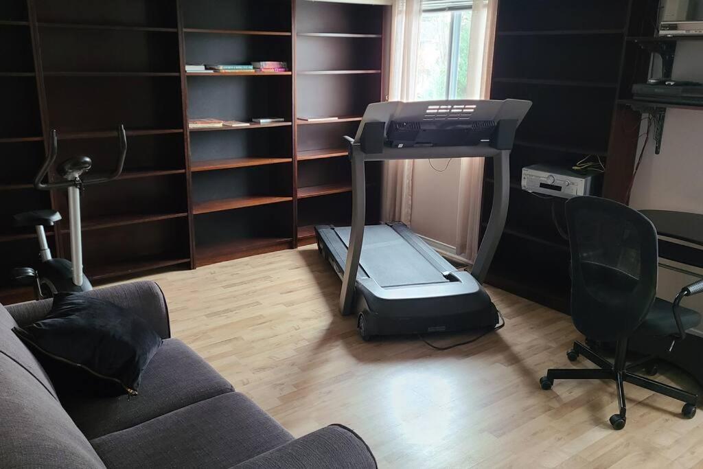 Entire 9 Person House With Sky Light Apartment Ottawa