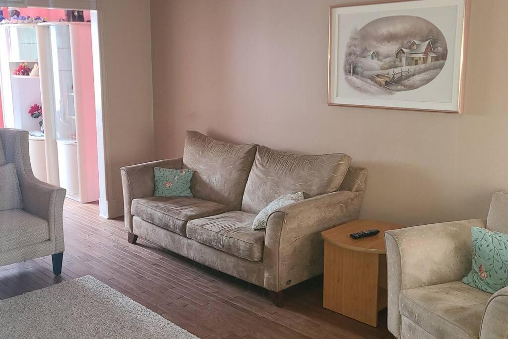Apartment Entire 9 Person House With Sky Light Ottawa