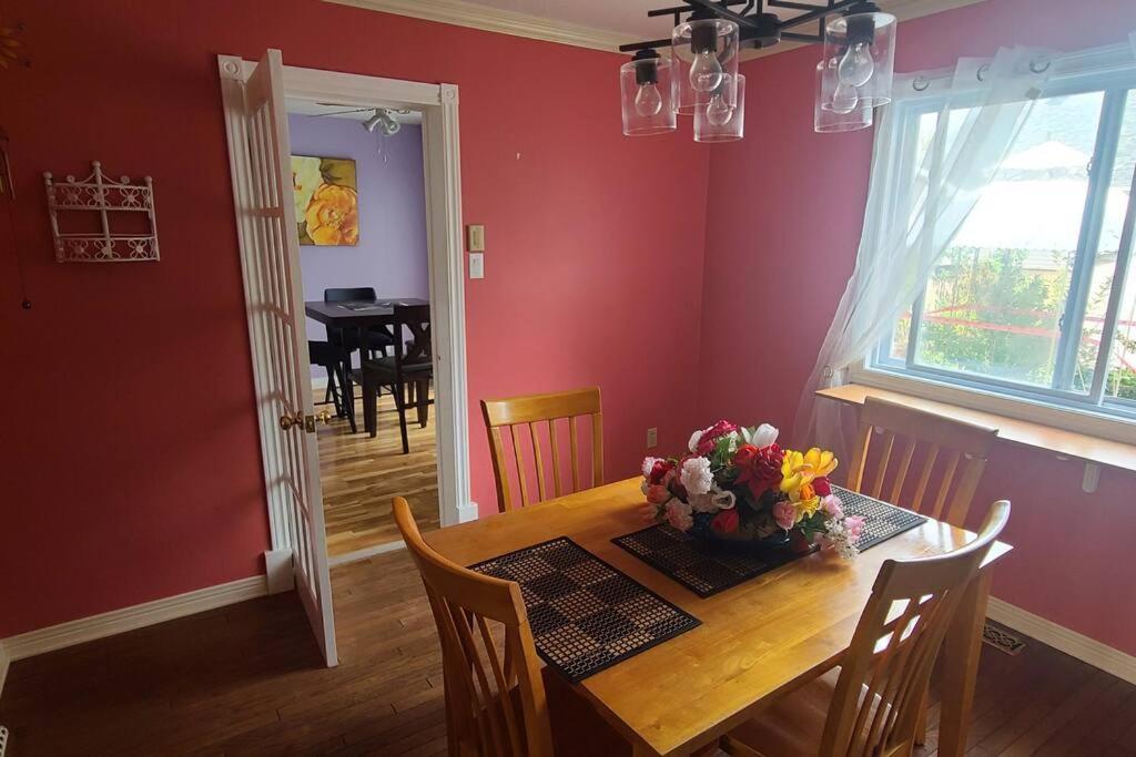 Entire 9 Person House With Sky Light Ottawa