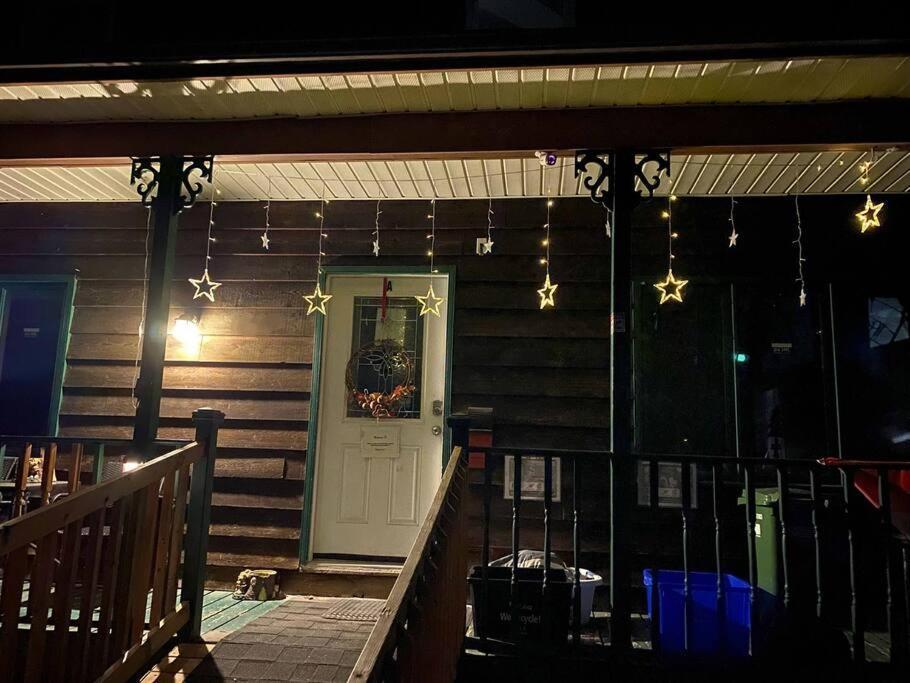 Cozy & Porches For Intimate Weddings Reunions *
