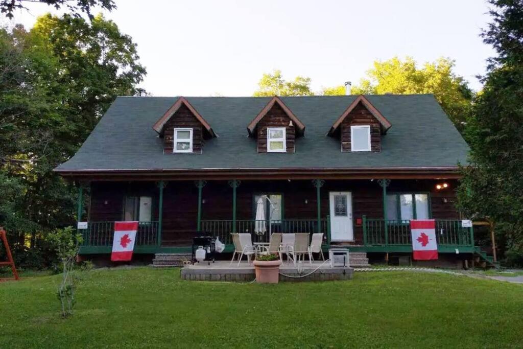 Cozy & Porches For Intimate Weddings Reunions *