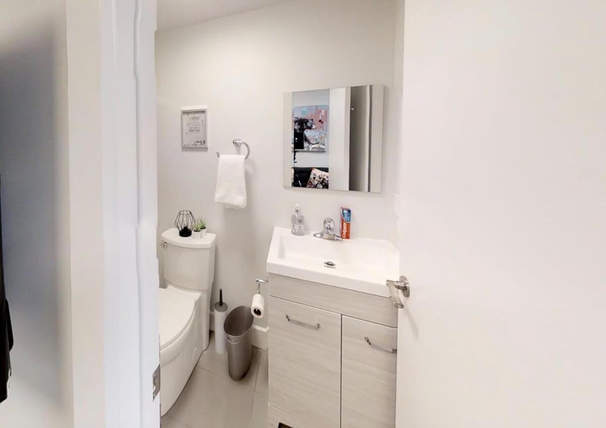 Bachelor In Downtown