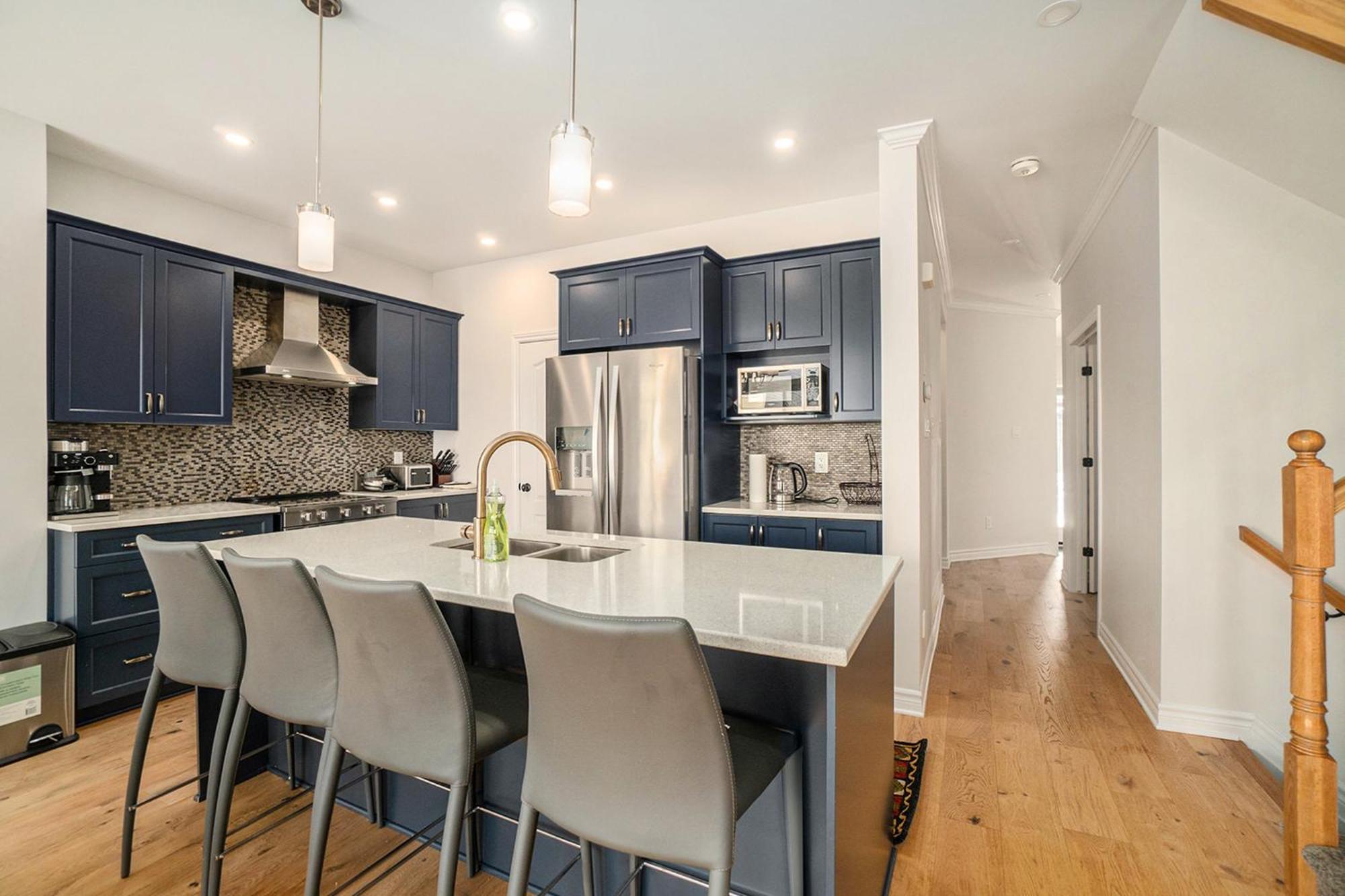 Fully Furnished 4 Bedroom House In * Ottawa