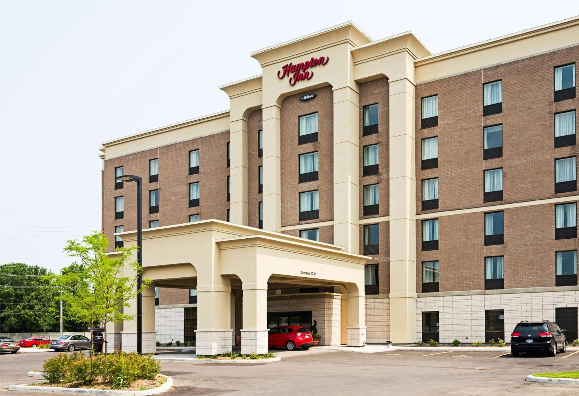 Hotel Hampton By Hilton Airport 3*