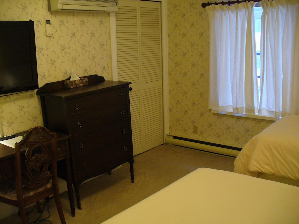 Albert House 3*