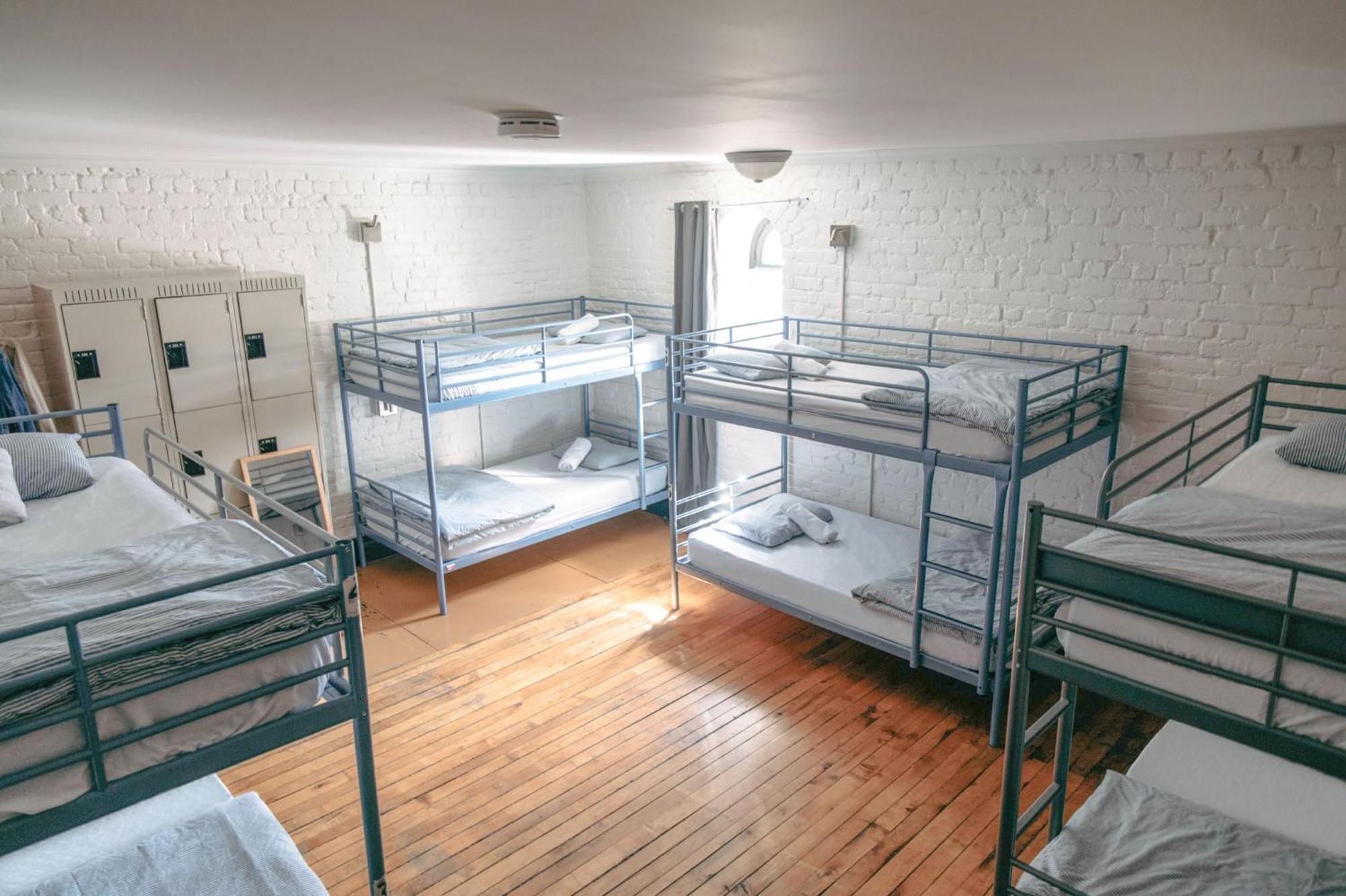 Saintlo Ottawa Jail Hostel *