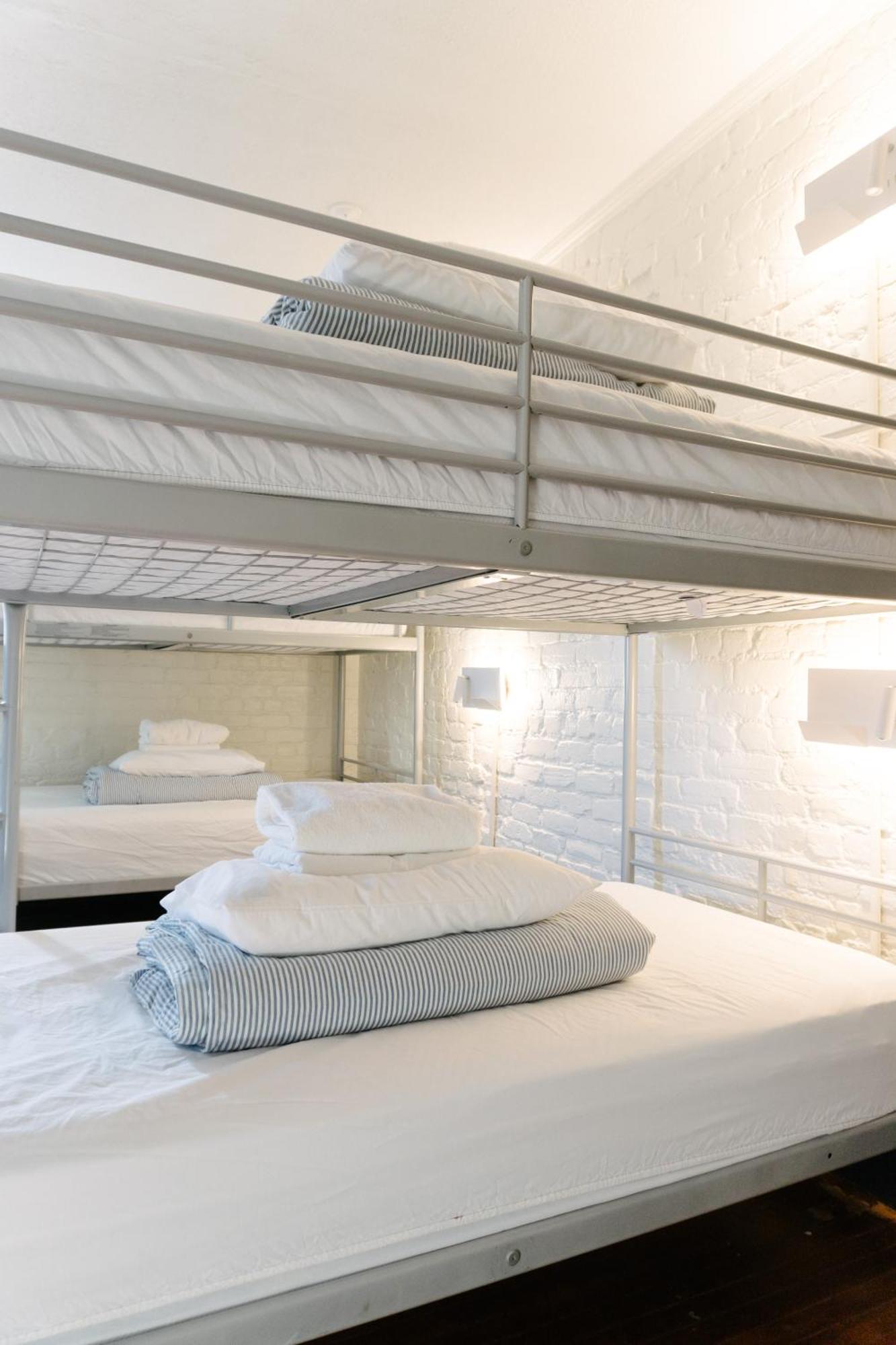 Saintlo Ottawa Jail Hostel