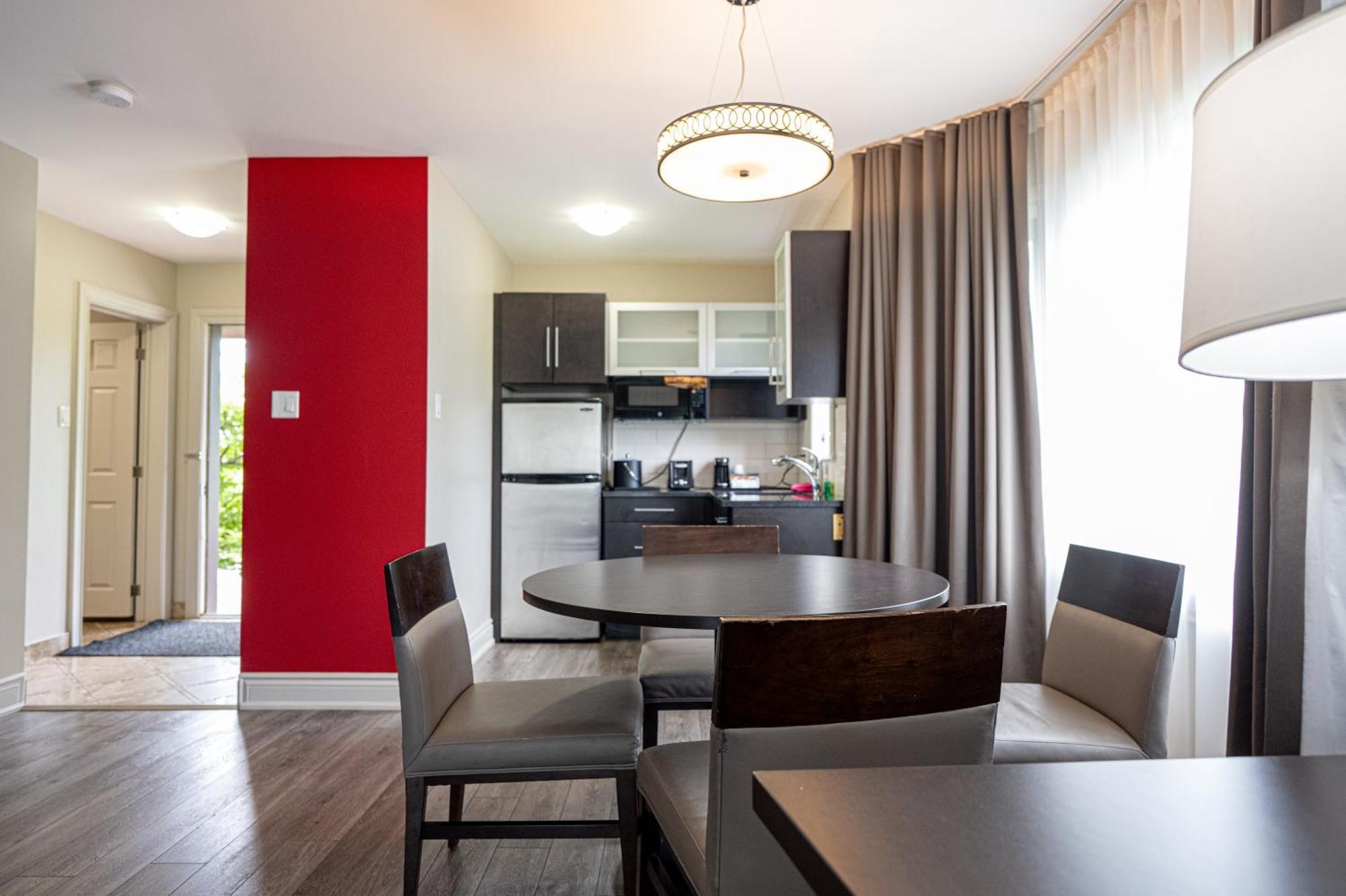 Hotel Ramada By Wyndham On The Rideau 3*