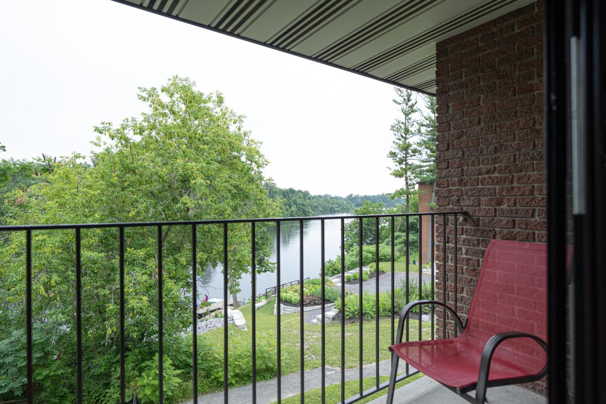 Hotel Ramada By Wyndham On The Rideau 3*
