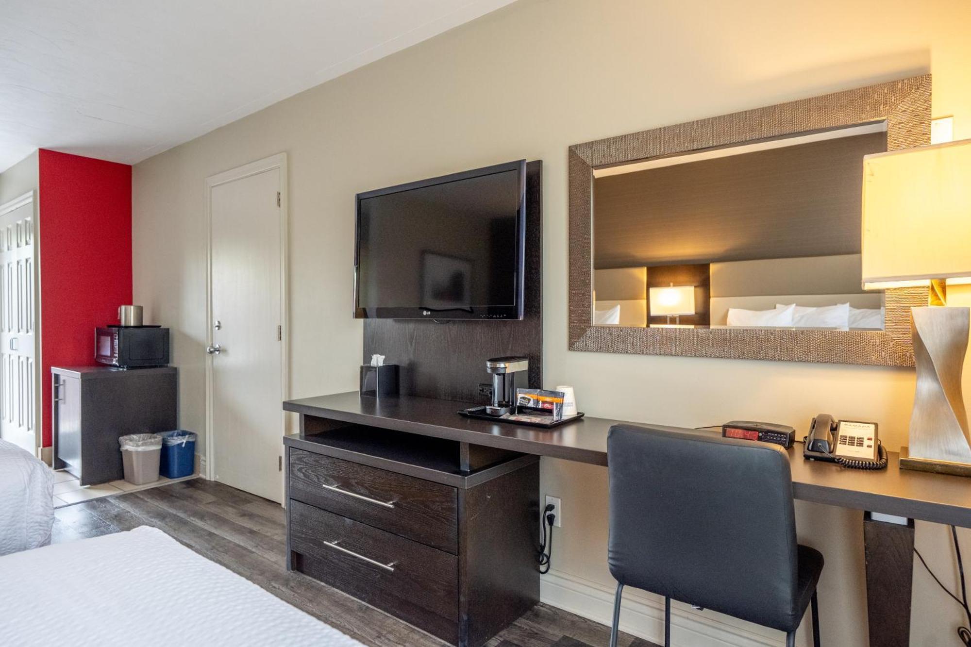 Ramada By Wyndham On The Rideau Hotel