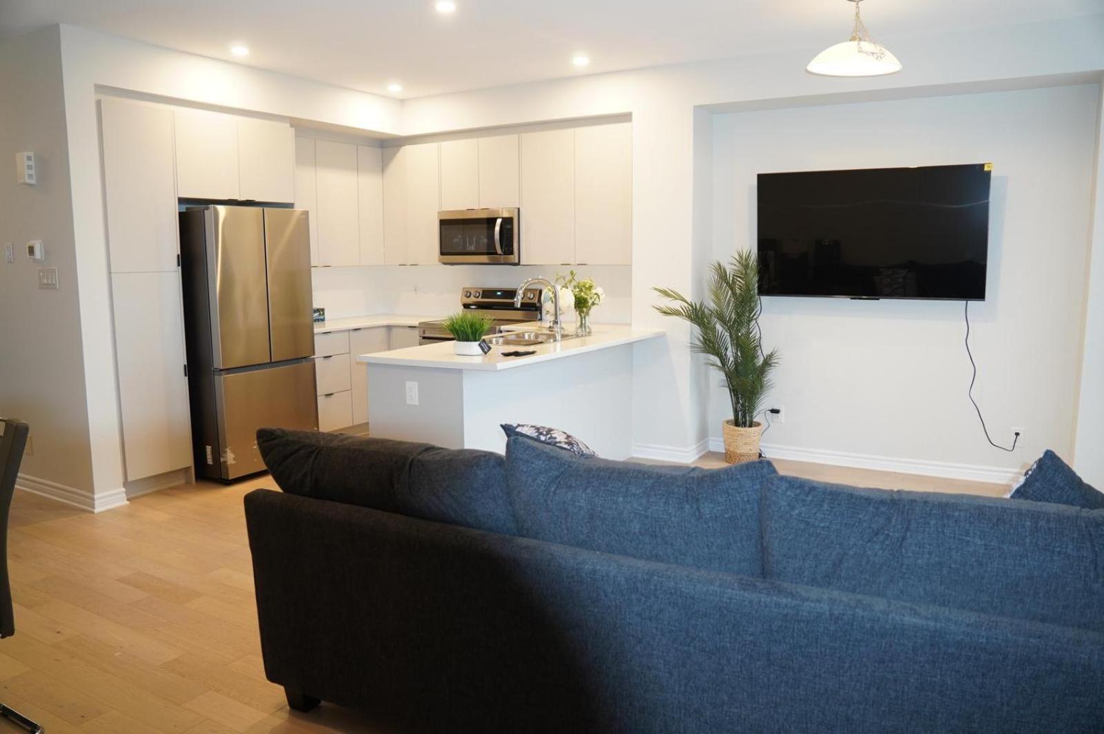 Beautiful With Private Bathroom Homestay Ottawa