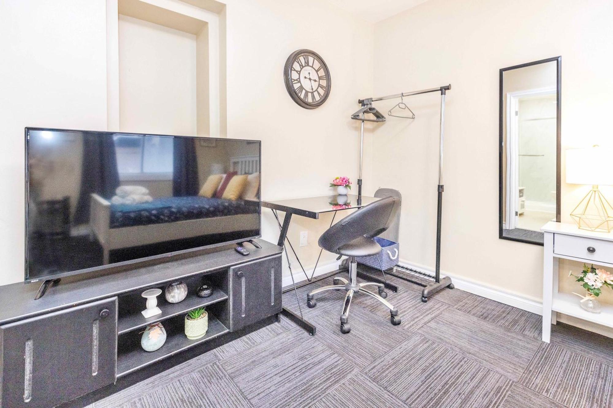 1br In Chinatown - Pet-friendly *