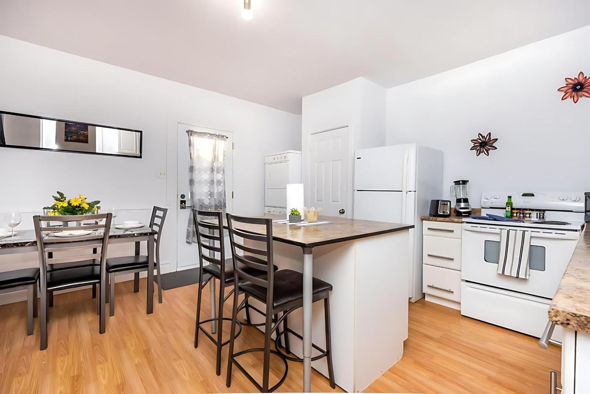 Pet-friendly - Steps To Rideau Centre Ottawa