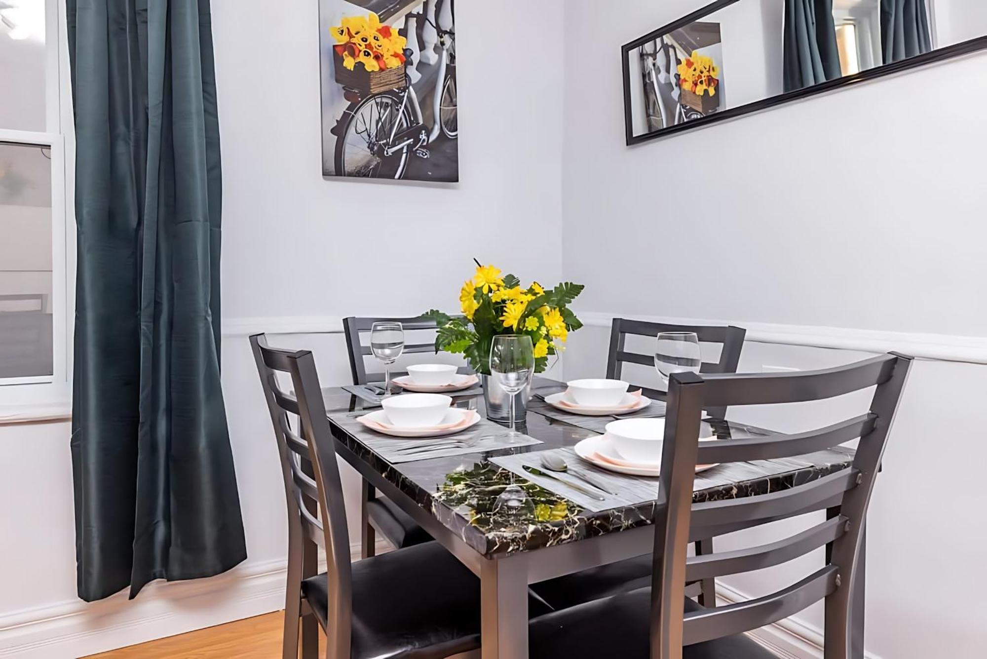 Pet-friendly - Steps To Rideau Centre Ottawa
