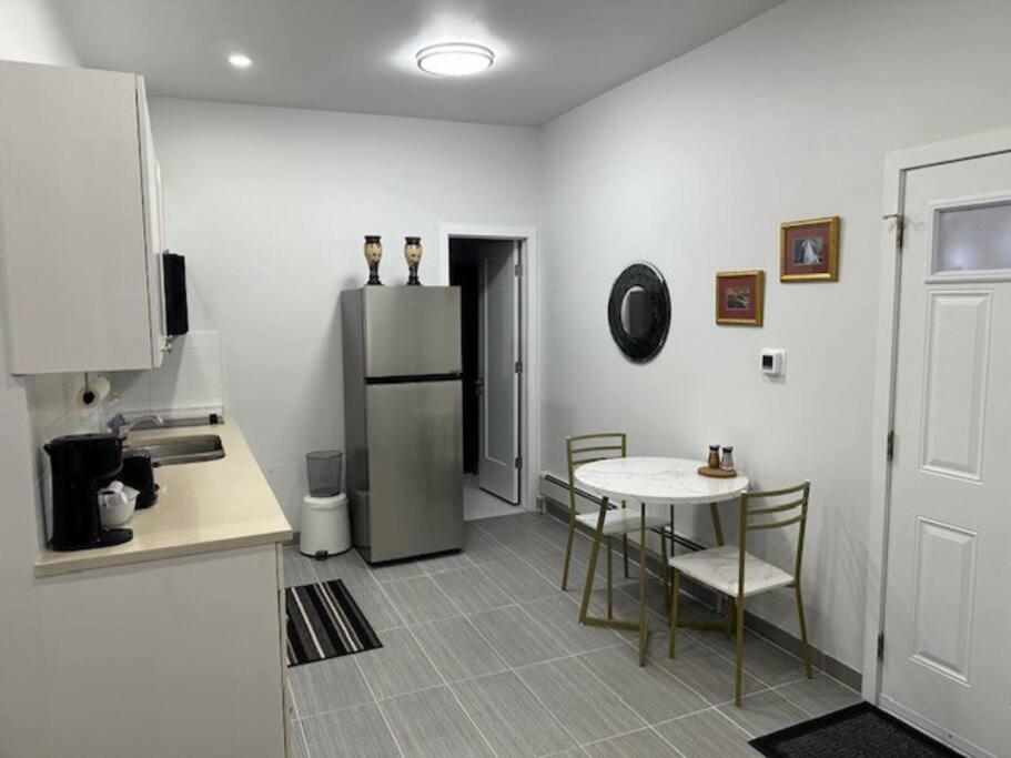 Apartment New, Private Downtown - Minimum 30 Day Ottawa