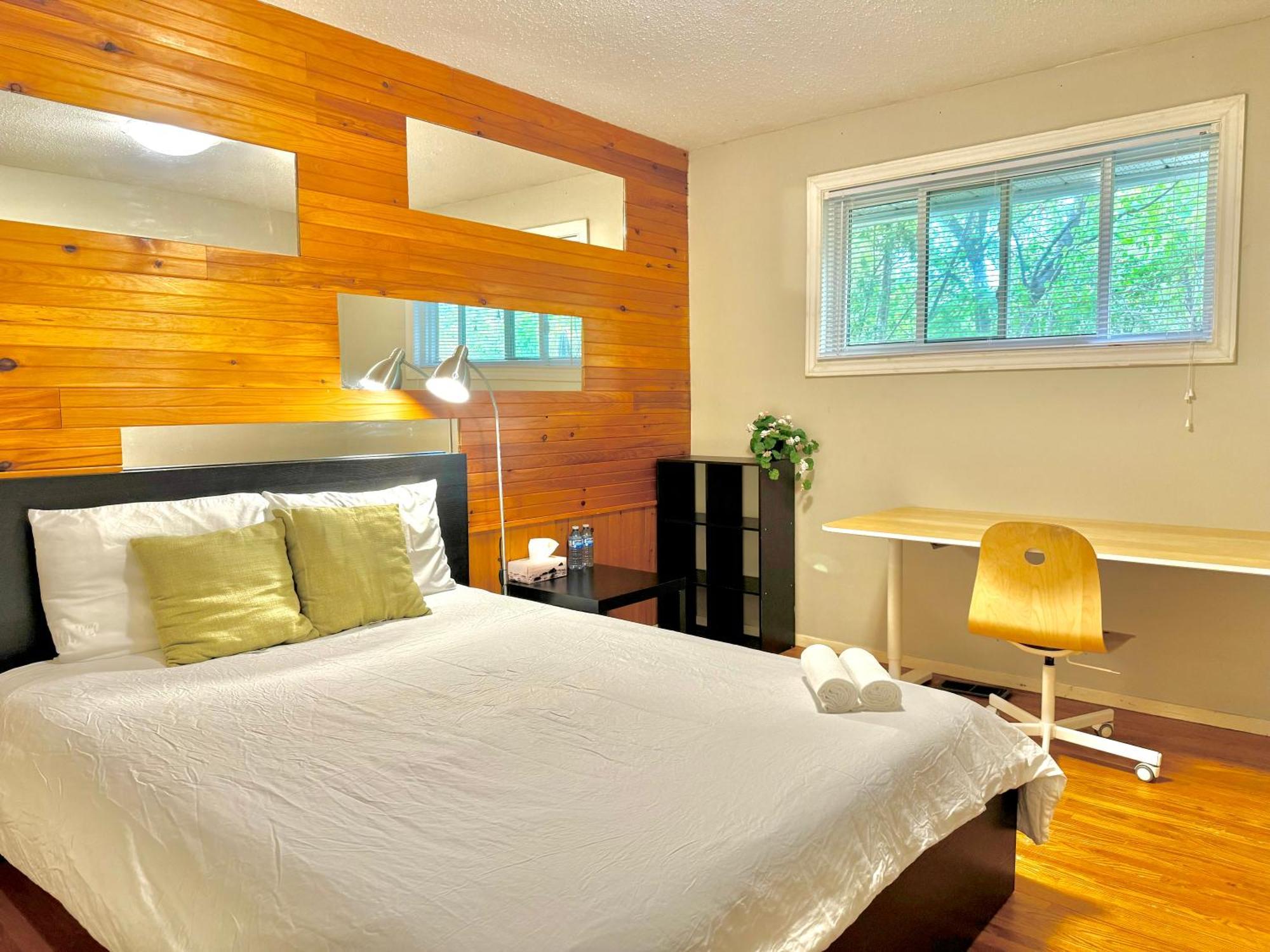 Homestay Free Parking Quiet Close To College *