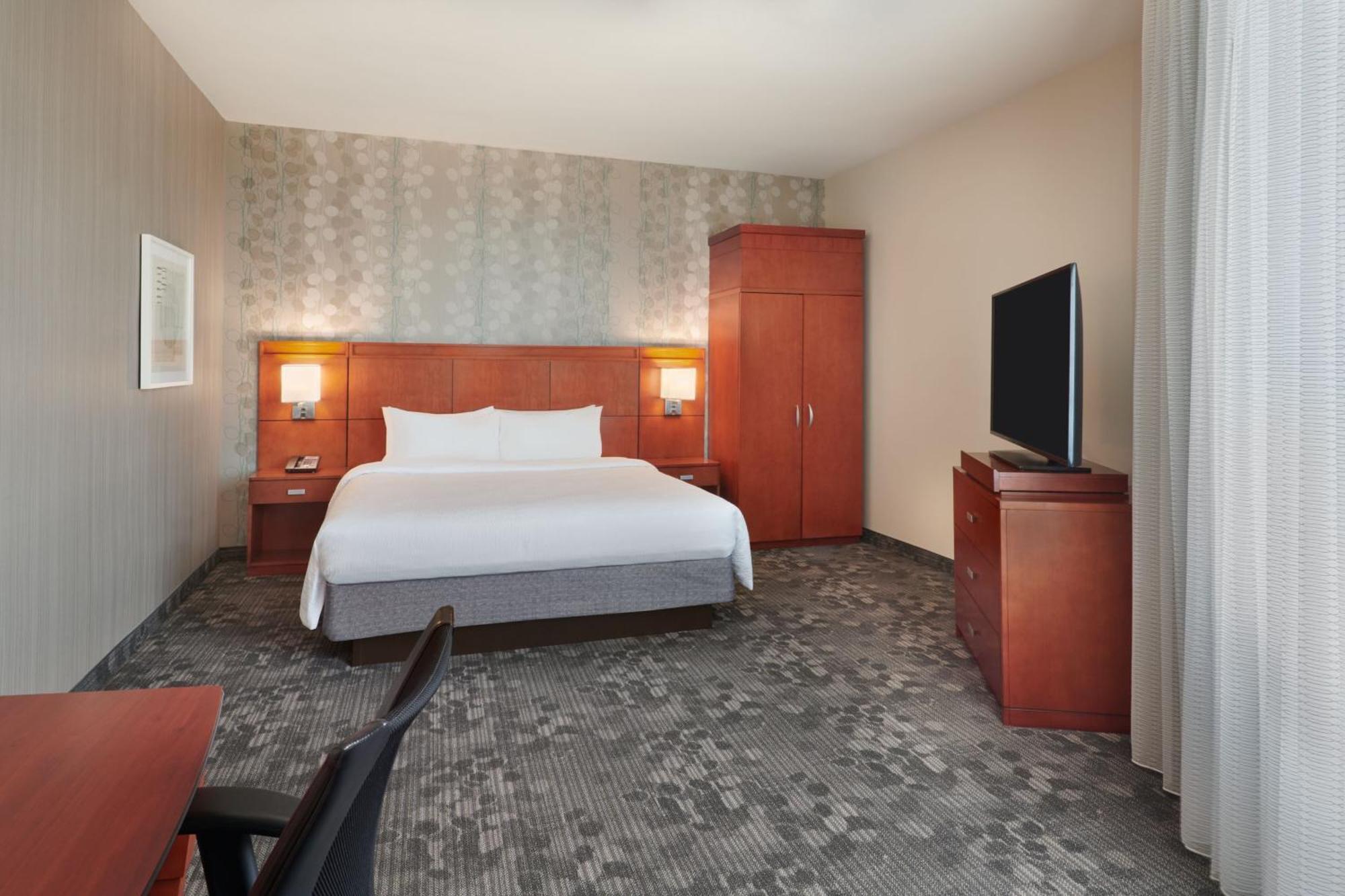 Courtyard By Marriott East Ottawa