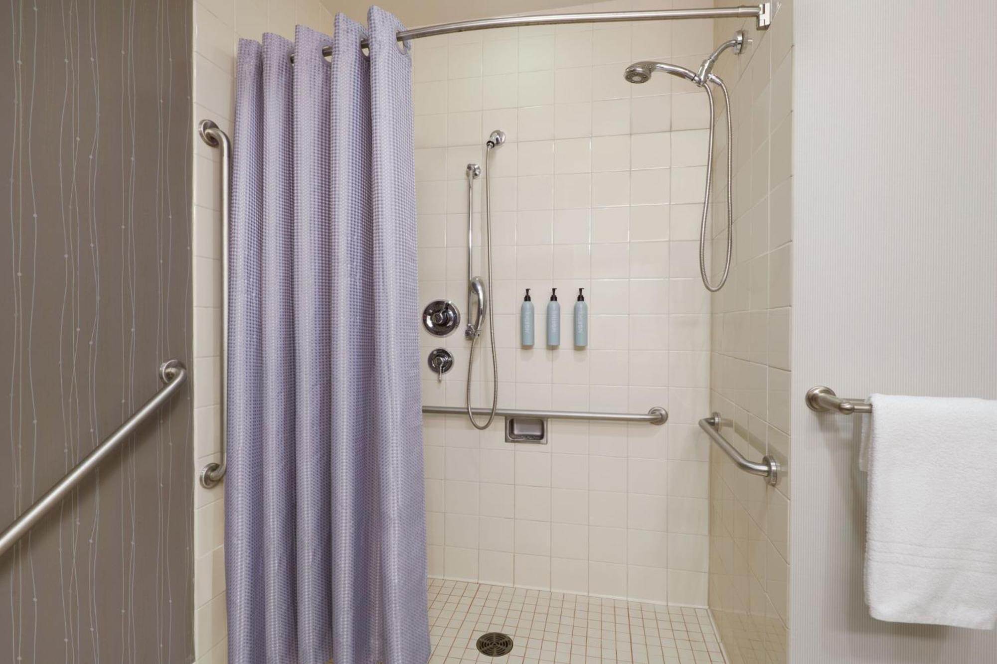 Courtyard By Marriott East