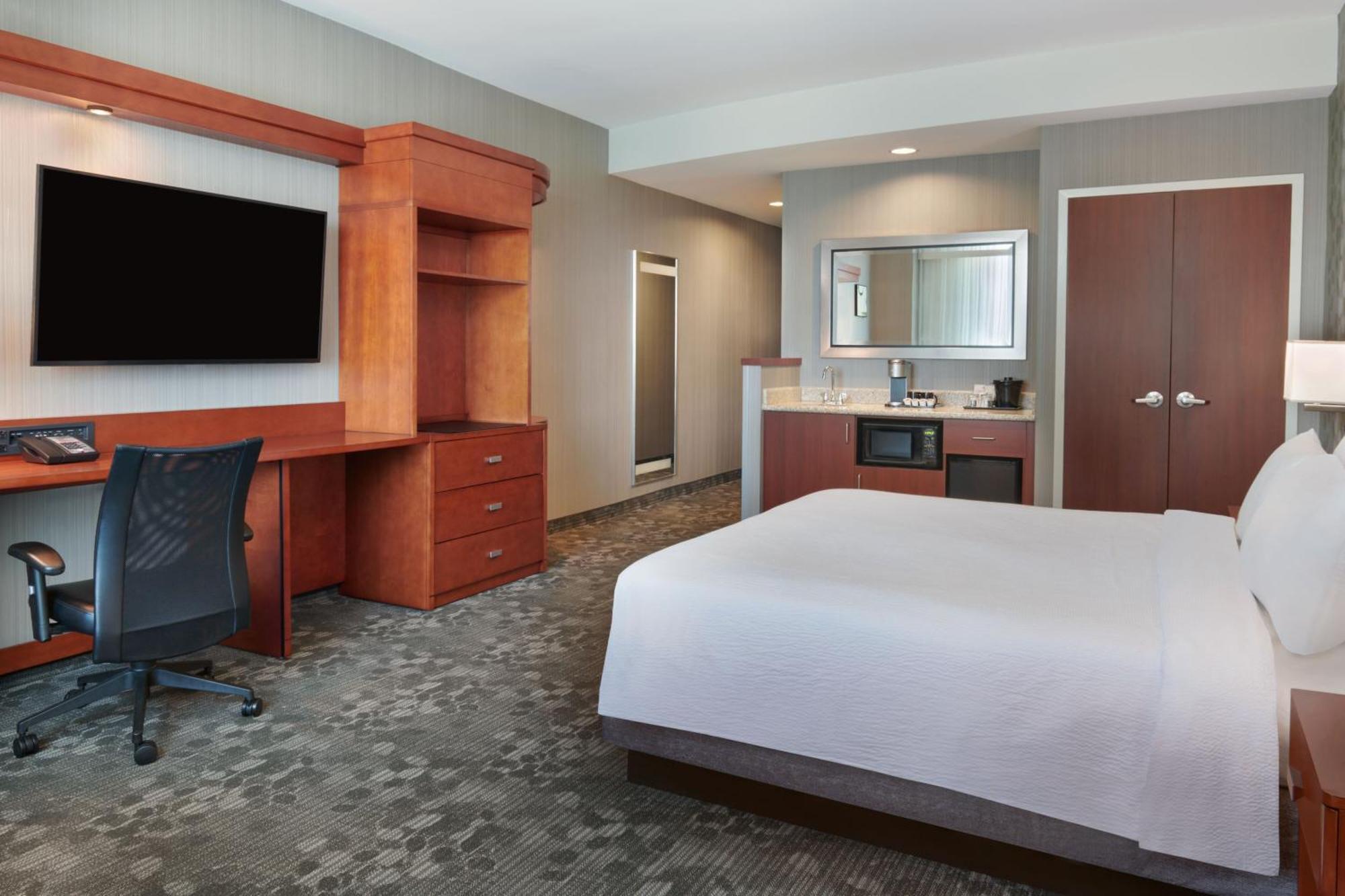 Courtyard By Marriott East 3*