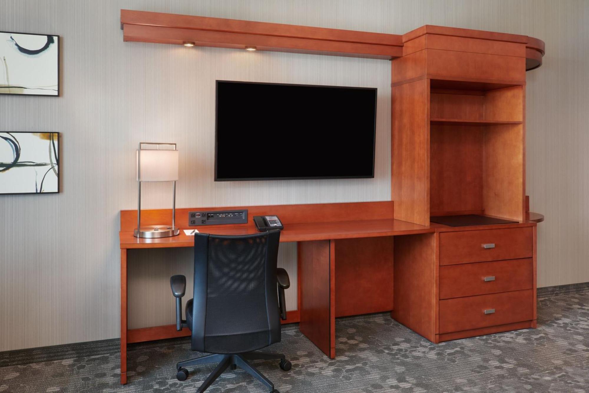 Courtyard By Marriott East Ottawa