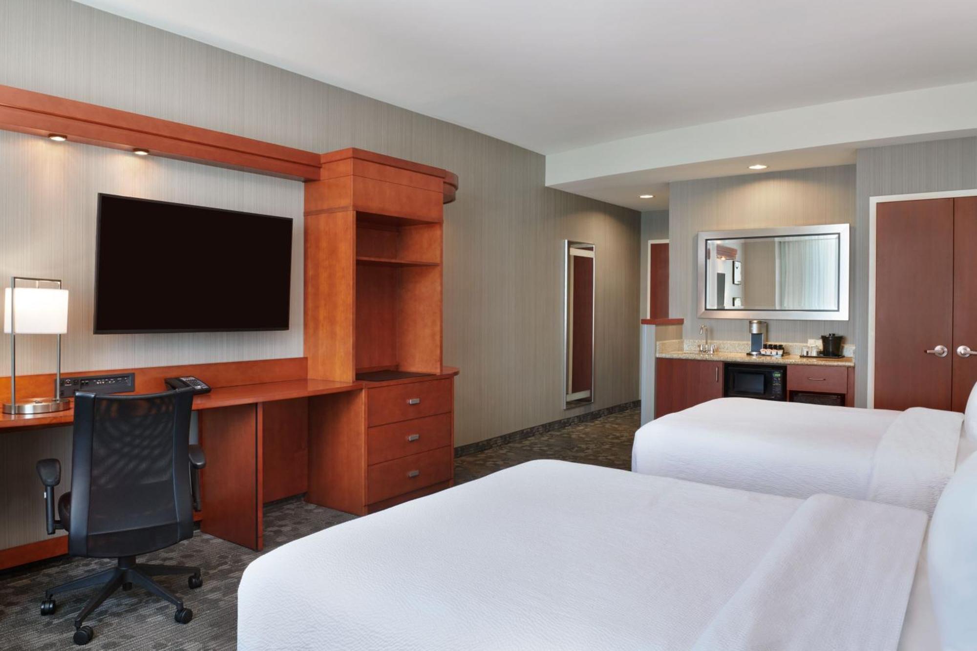 Courtyard By Marriott East Ottawa