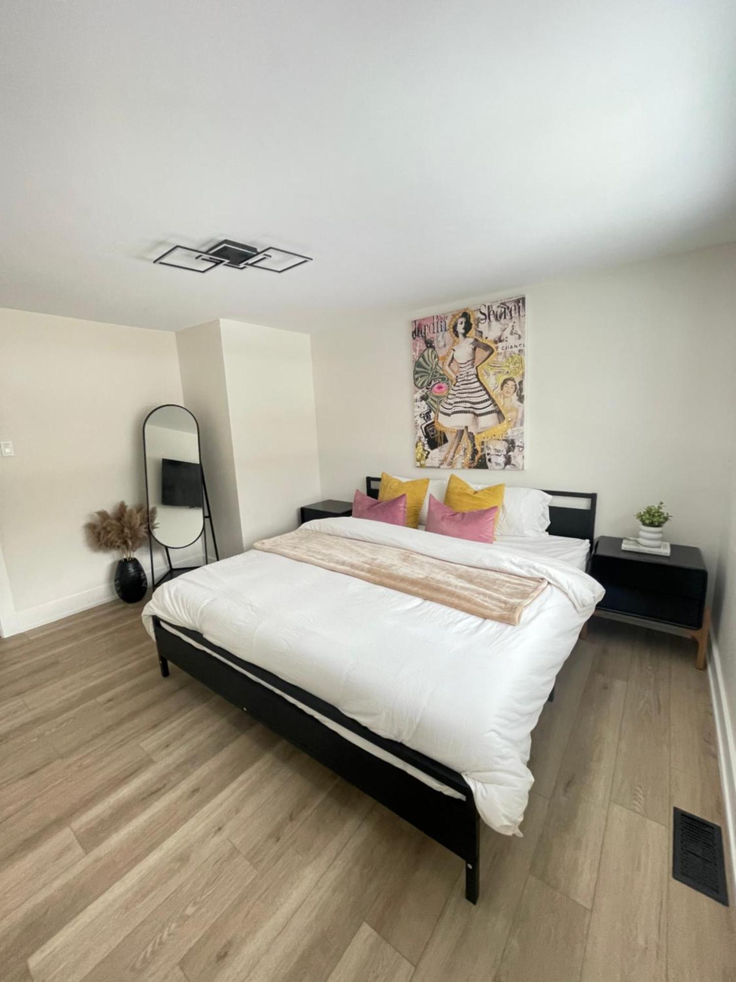 Modern And Chic House Apartment Ottawa