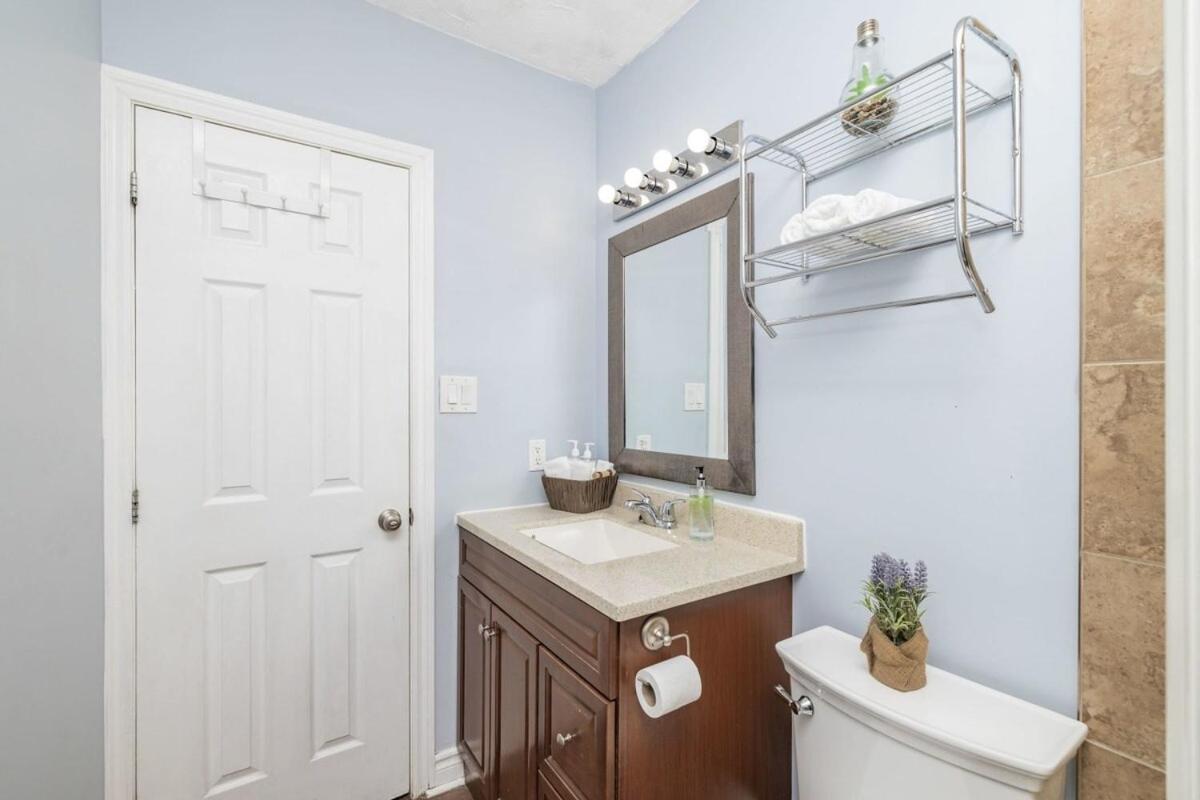 Cozy 2br - With Private Rooftop Terrace Apartment *